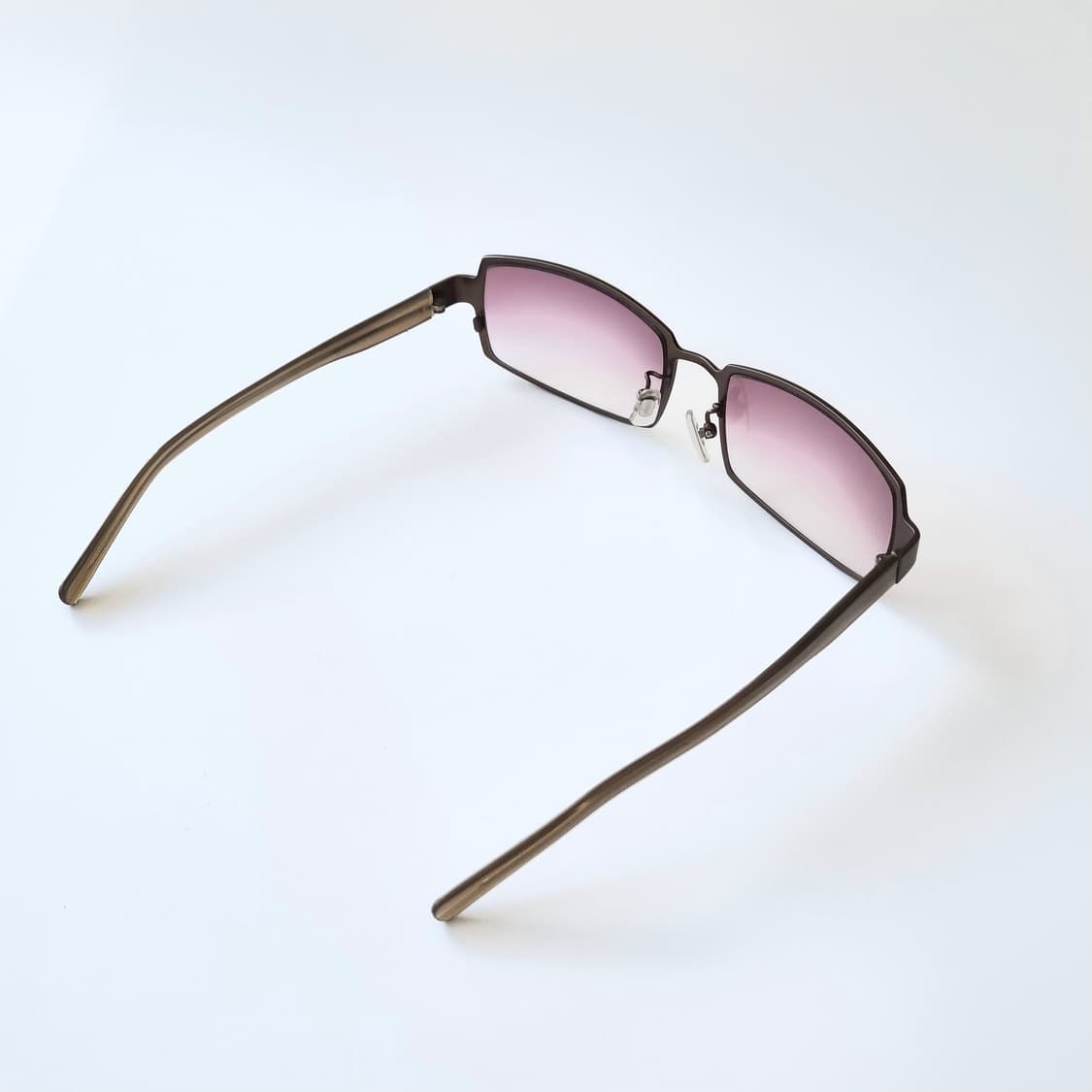 데드스탁 쌩얼에도 생기를 더해주는 치크 같은 선글라스 상품이미지5