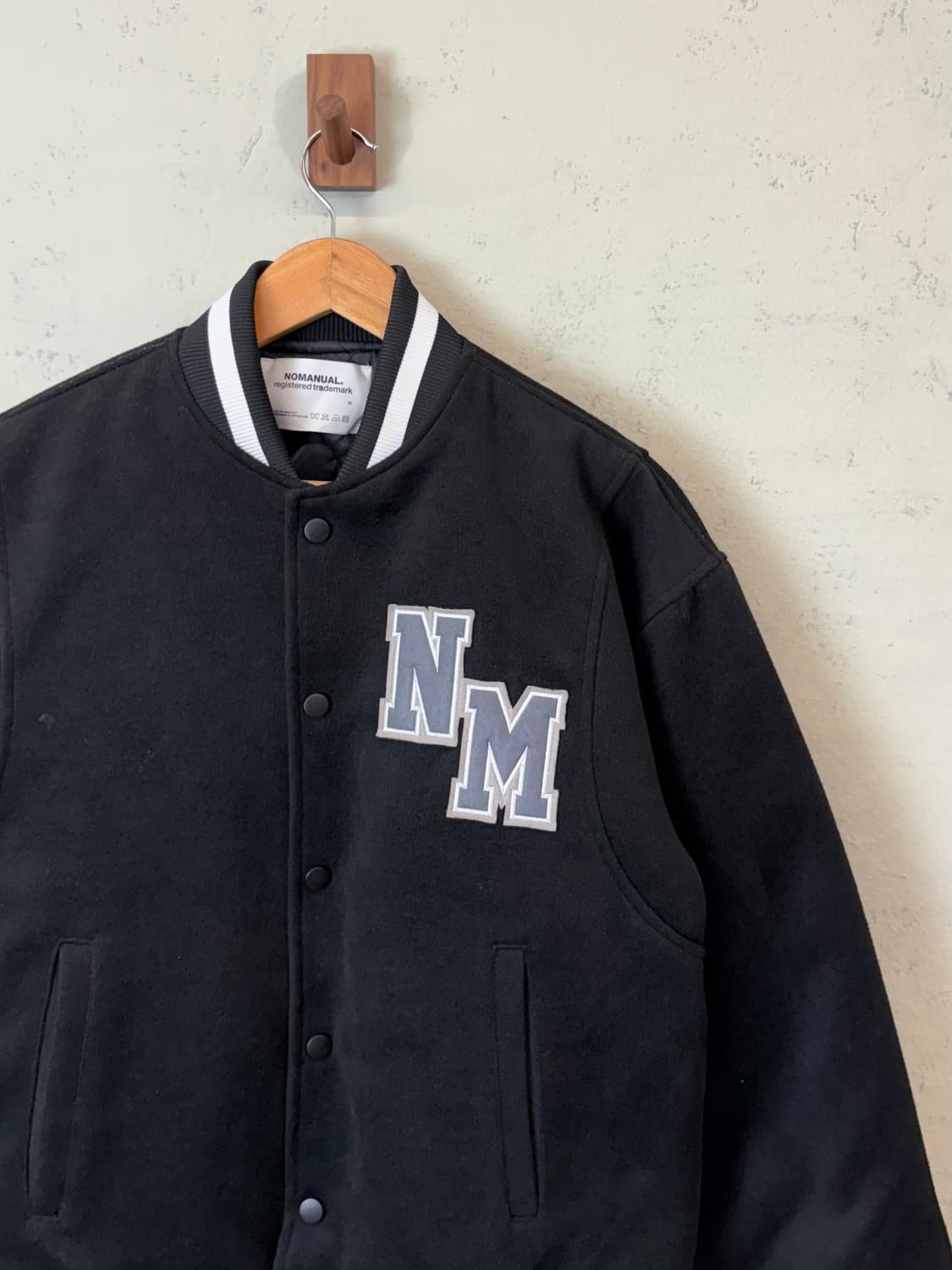 노매뉴얼 아치 로고 바시티 자켓 상품이미지3