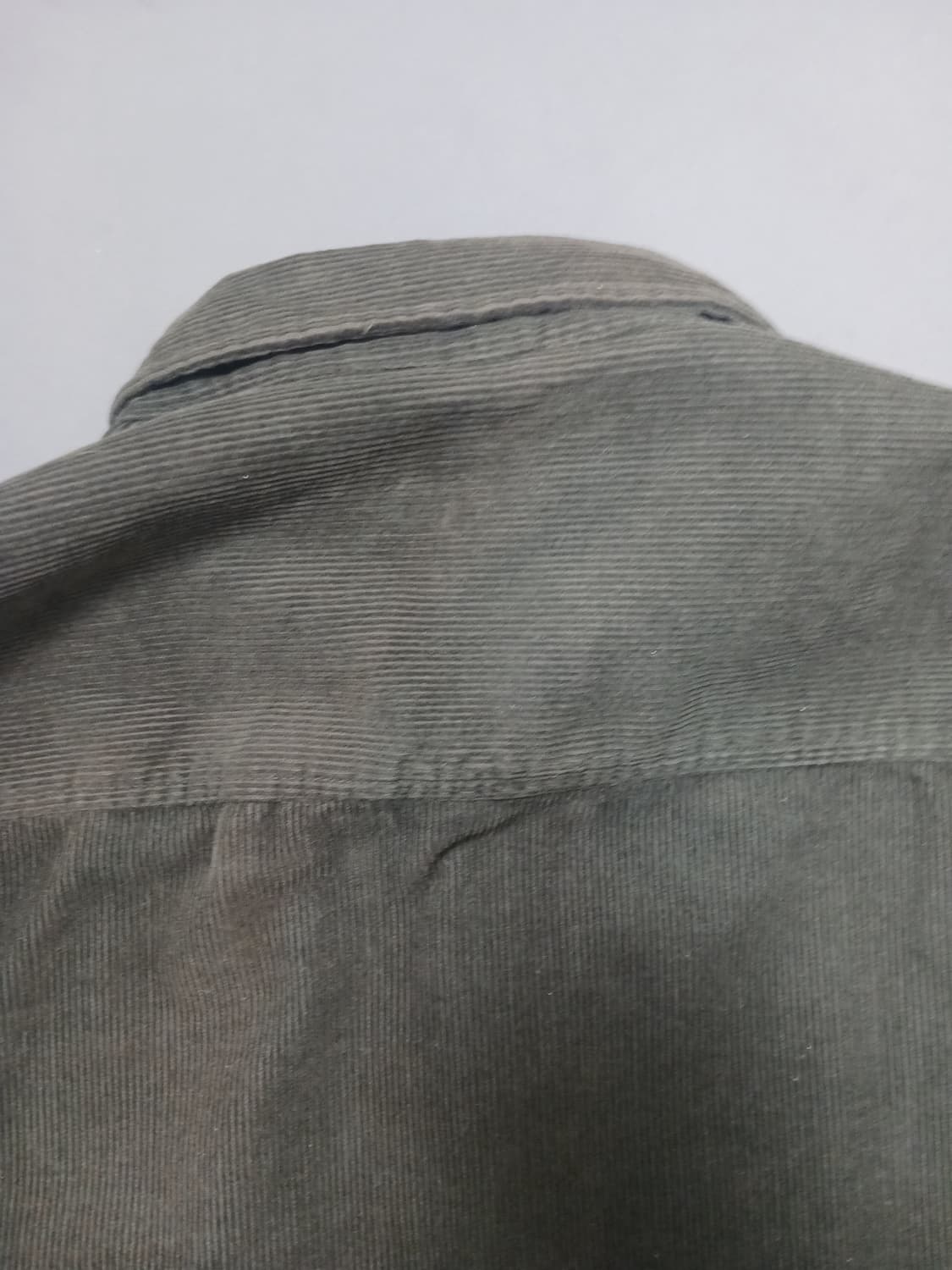[L] 무신사 스탠다드 코듀로이 릴렉스 핏 버튼다운 셔츠 카키 상품이미지7