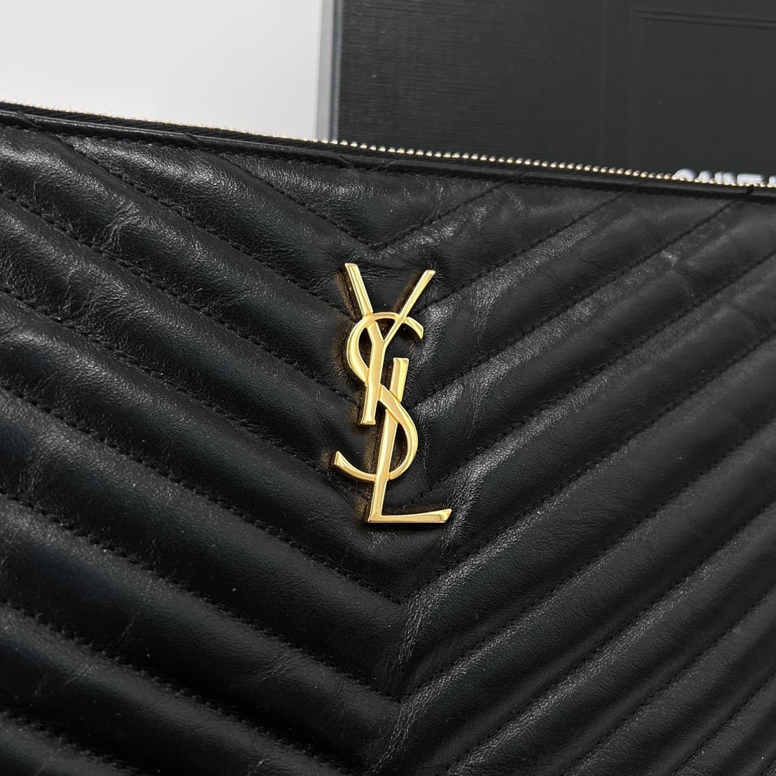 생로랑 모노그램 마틀라세 클러치백 블랙 (559193) 상품이미지5