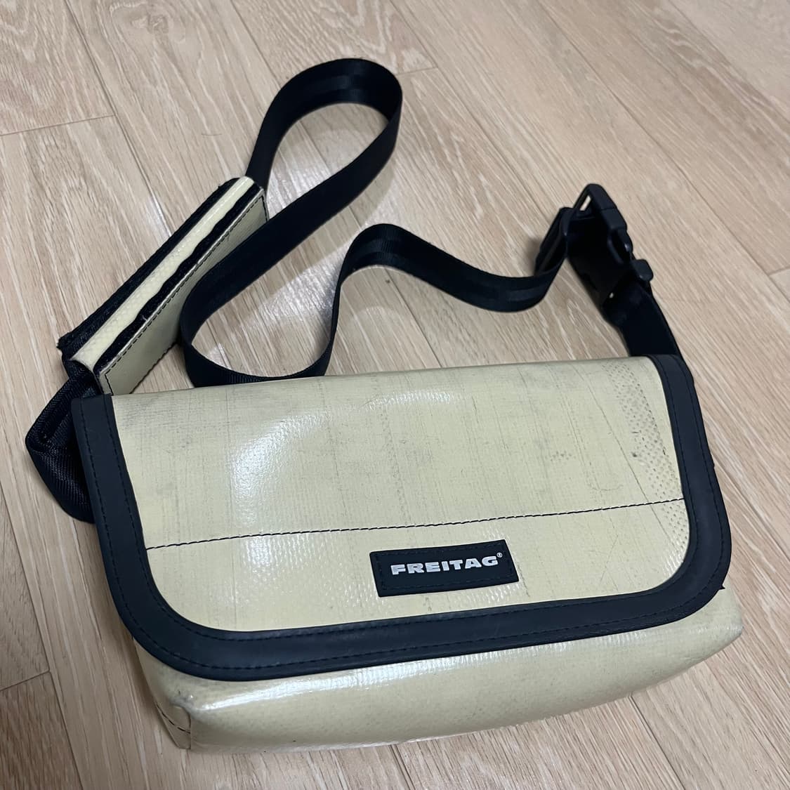 프라이탁 제이미 아이보리 상품이미지1