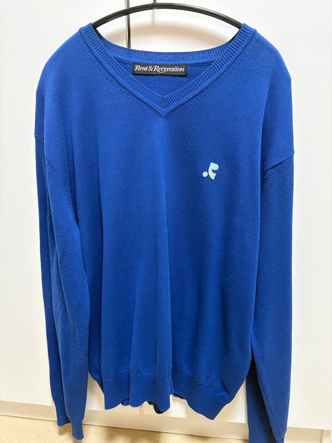 레스크앤레크레이션 브이넥 니트 상품이미지1