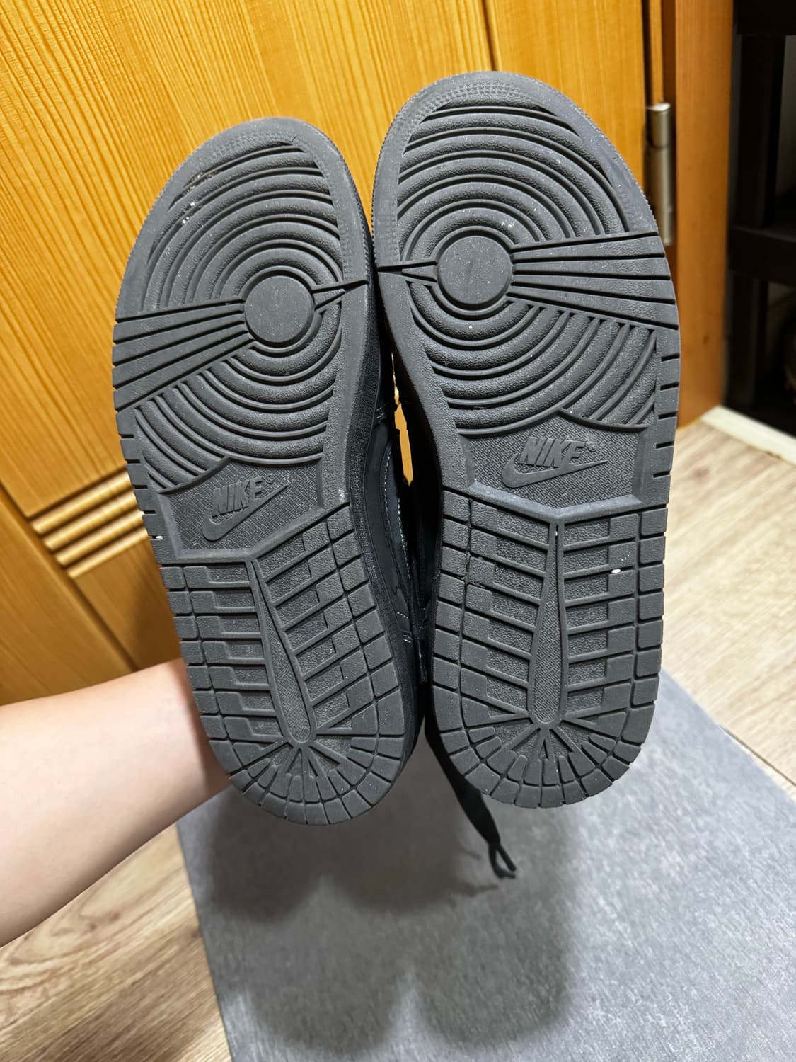 나이키 에어 조던1 로우 트래비스 스캇 블랙 팬텀 270 상품이미지4