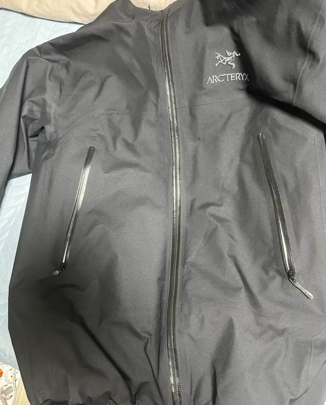 아크테릭스 베타 M 사이즈 자수 로고 버전 판매합니다  새상품 크림가 1 상품이미지3