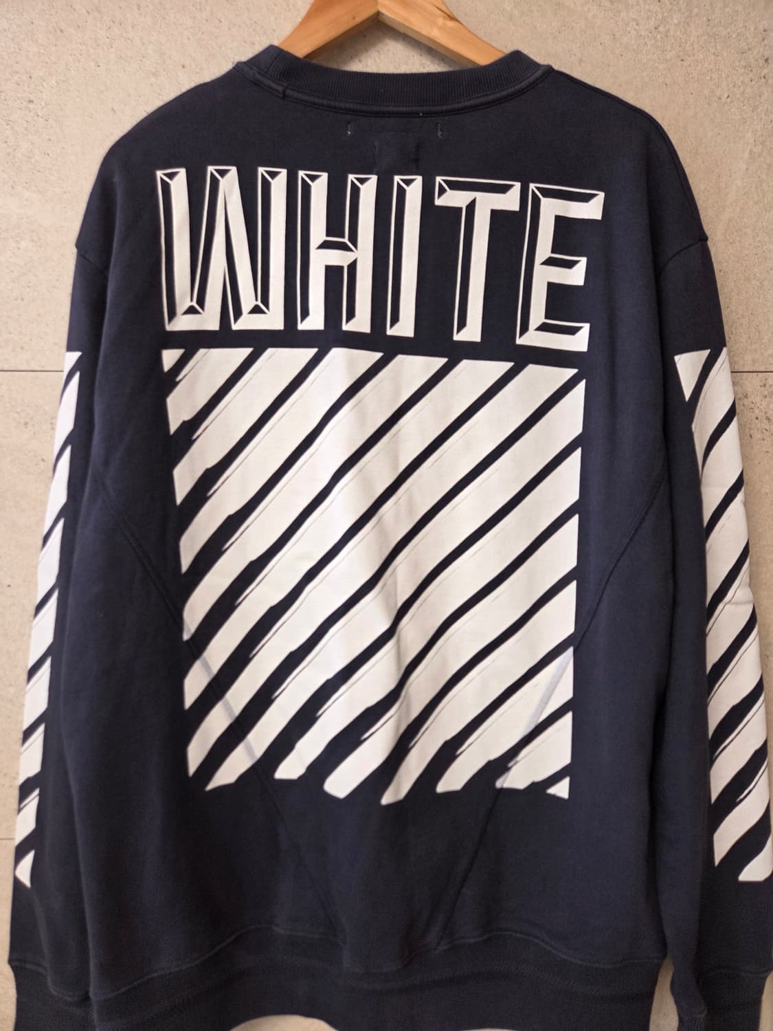 오프화이트 맨투맨 네이비 M 상태 최상 상품이미지1