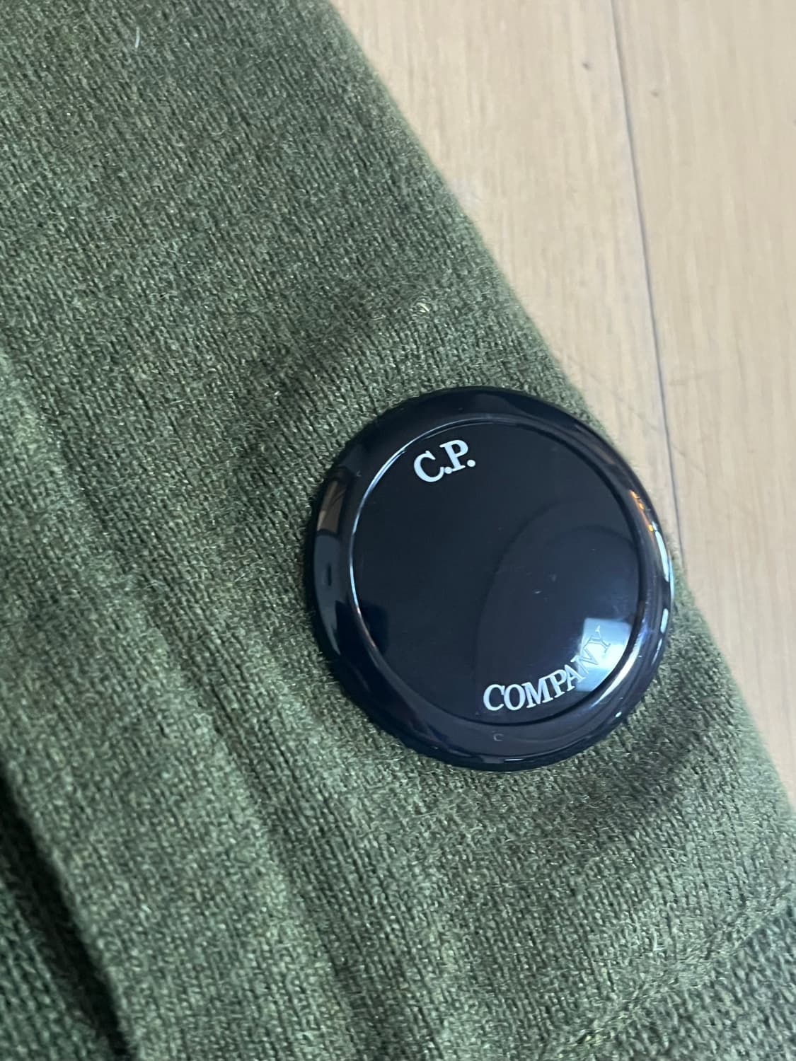 CP컴퍼니 니트 집업 카키 - 25FW 상품이미지2