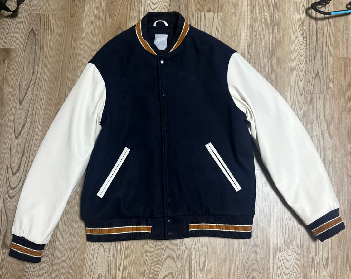 에잇세컨즈 바시티 자켓 상품이미지1