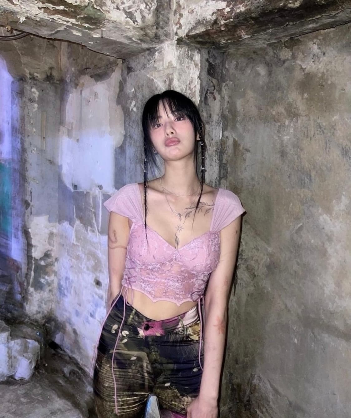 샵사이다 플로럴 레이스 드로스트링 슬리브리스 블라우스 나나 상품이미지1