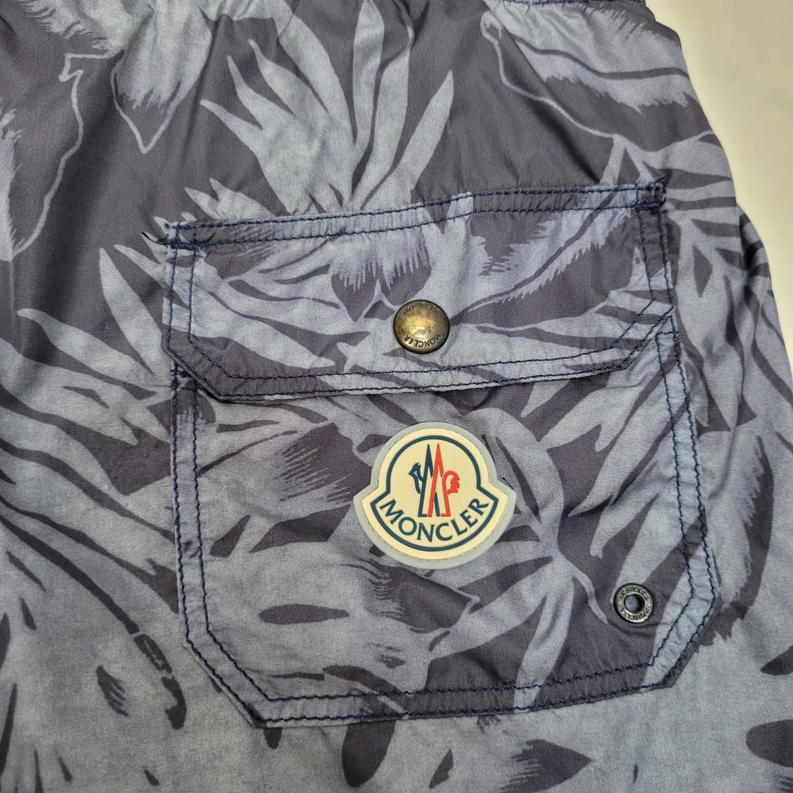 MONCLER 몽클레어 뒷로고 스윔 팬츠 숏 수영 반바지 M 사이즈 상품이미지5