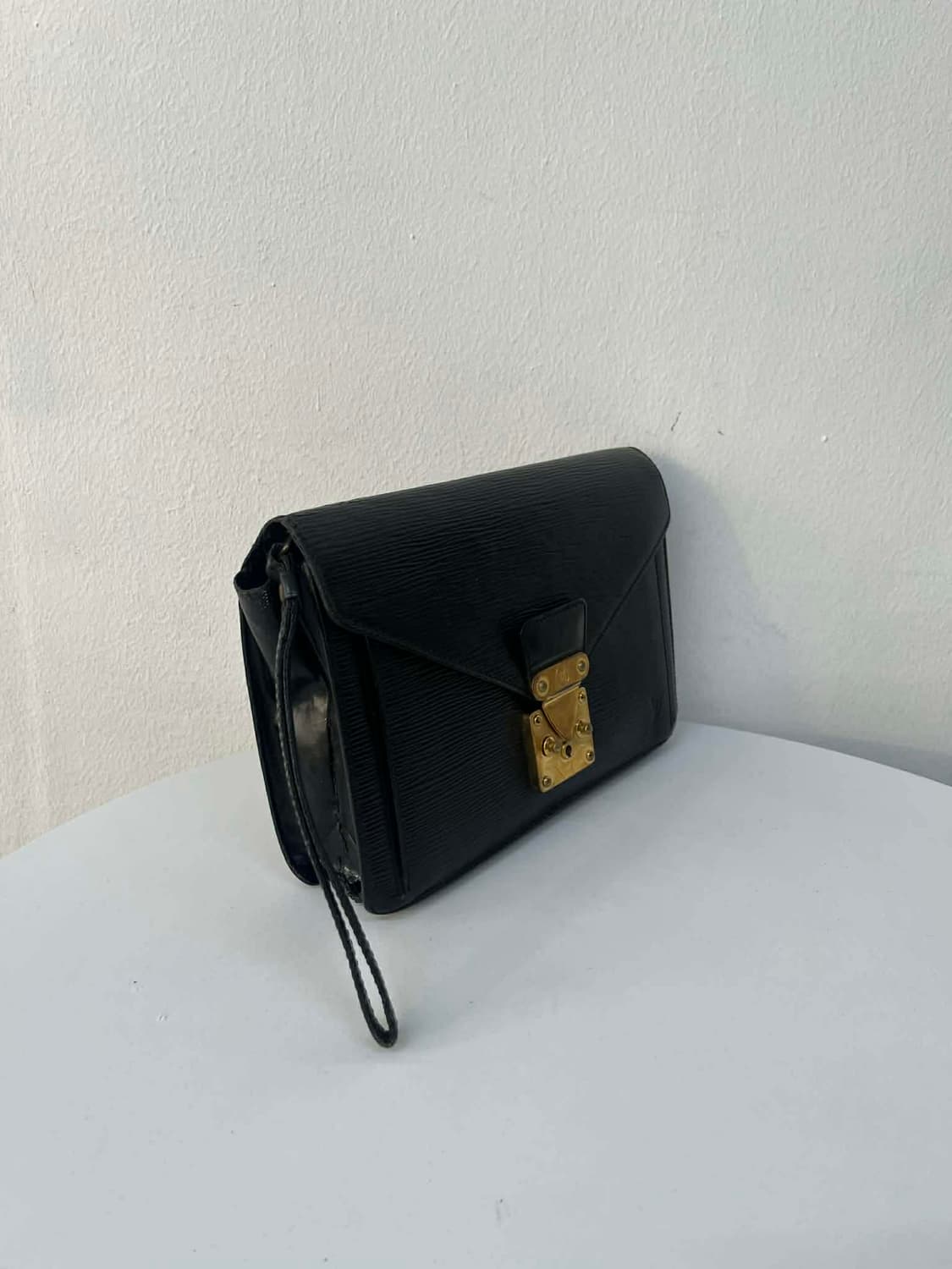 루이비통 정품 에삐 가죽 클러치백 상품이미지3