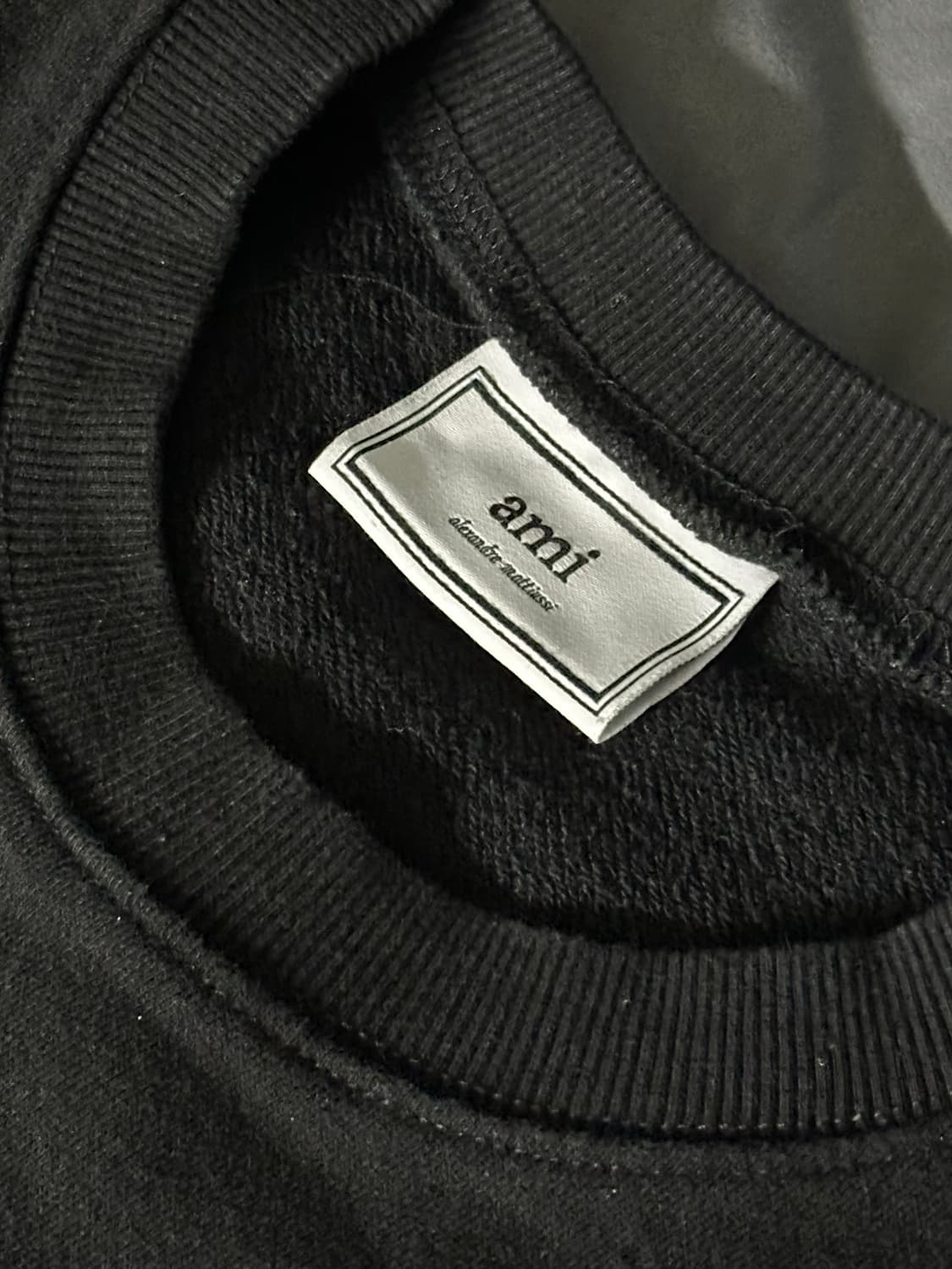 아미 블랙 맨투맨 상품이미지2