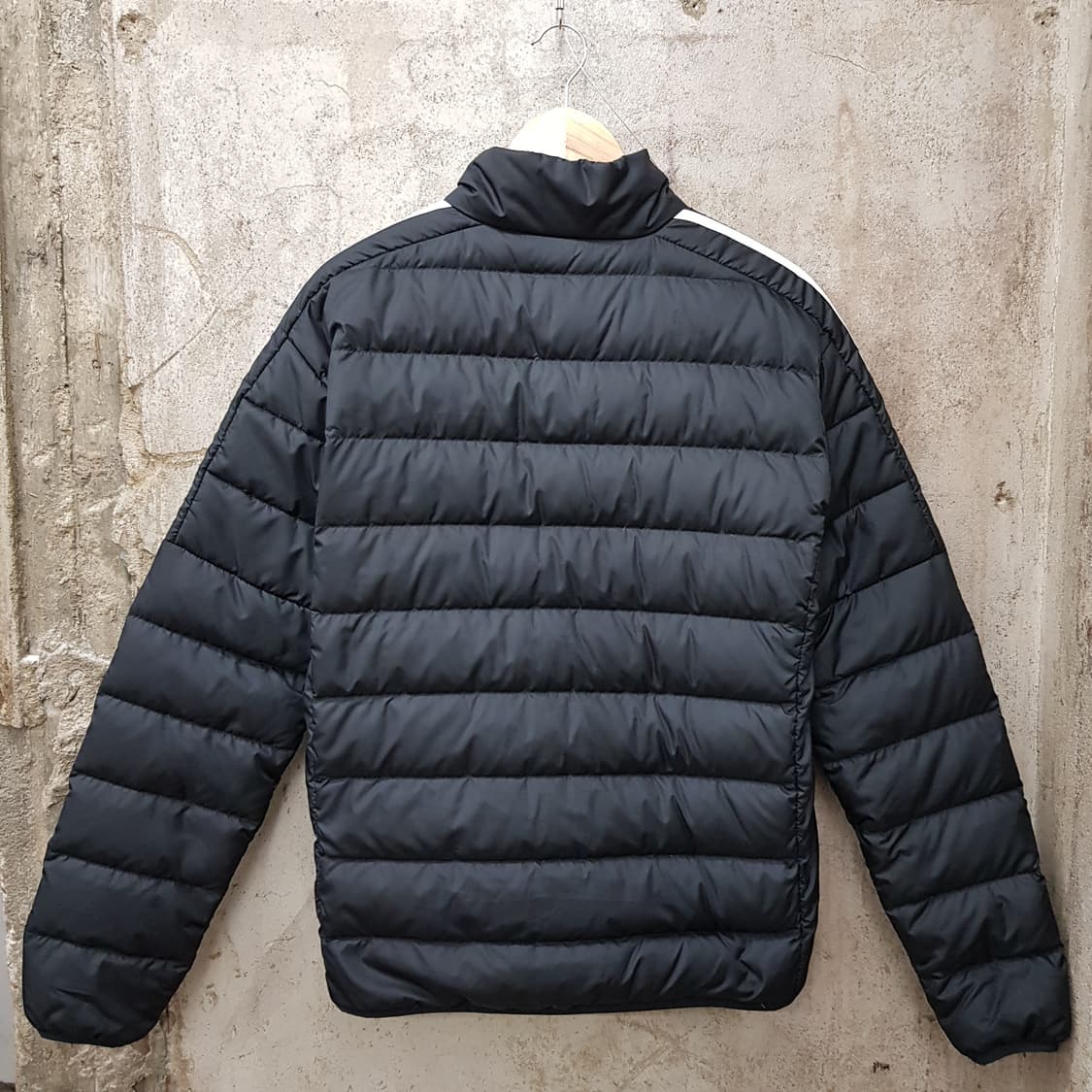 아디다스 블랙 삼선 다운 남성 패딩 XL사이즈 상품이미지2