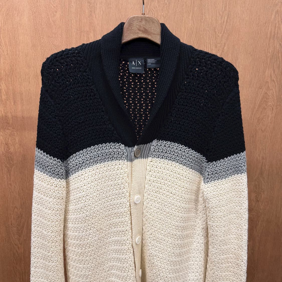 아르마니 익스체인지 니트 가디건 배색 블록 패턴 로고 탭 디테일 아이보리 상품이미지4