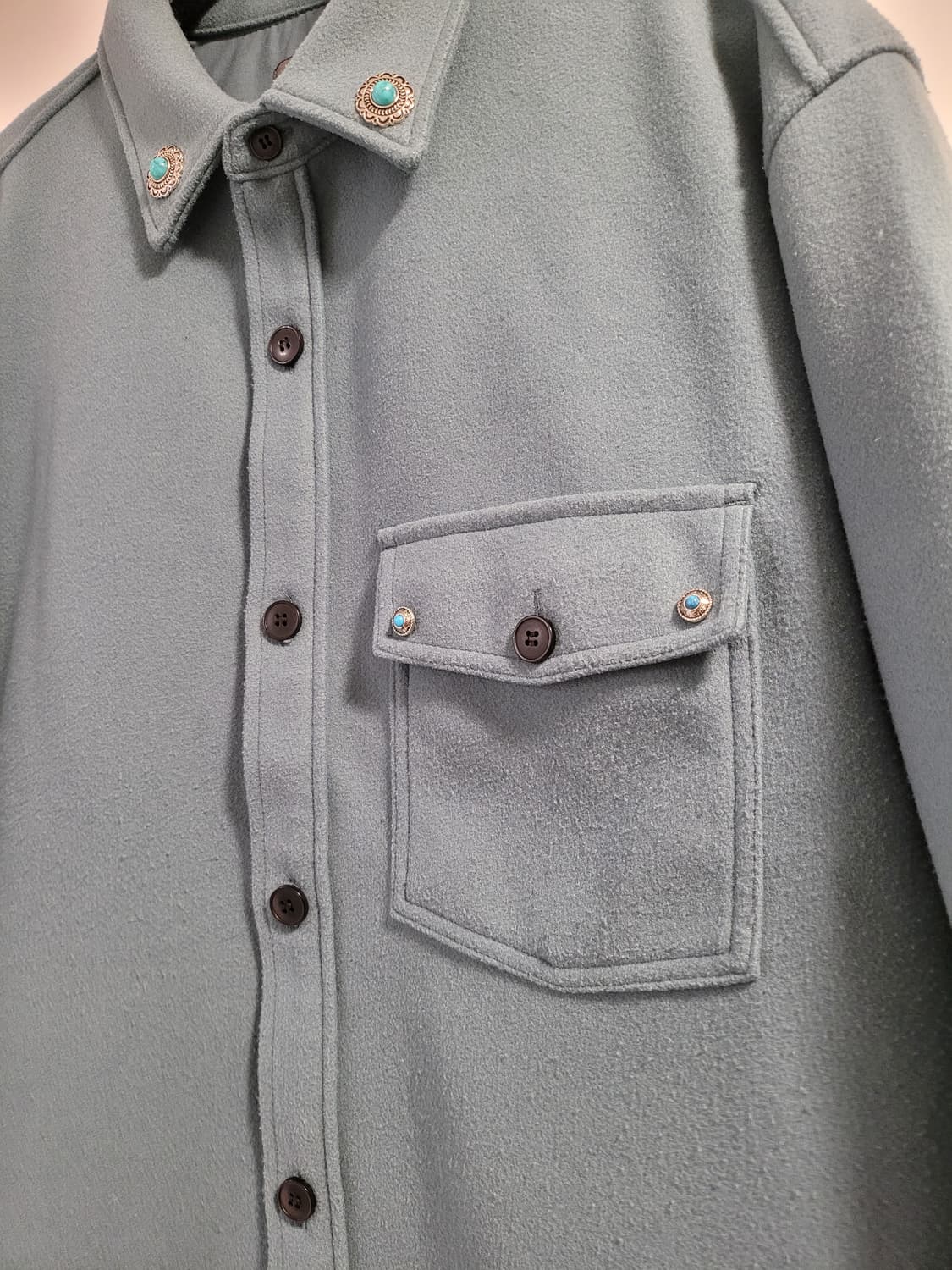 🏷️ 웨스턴 무드와 여유로운 실루엣 – H&M 콘초 디테일 오버셔츠  상품이미지4