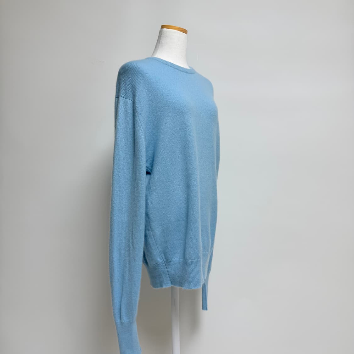 [캐시미어 100%] 스카이블루 라운드 니트 상품이미지2