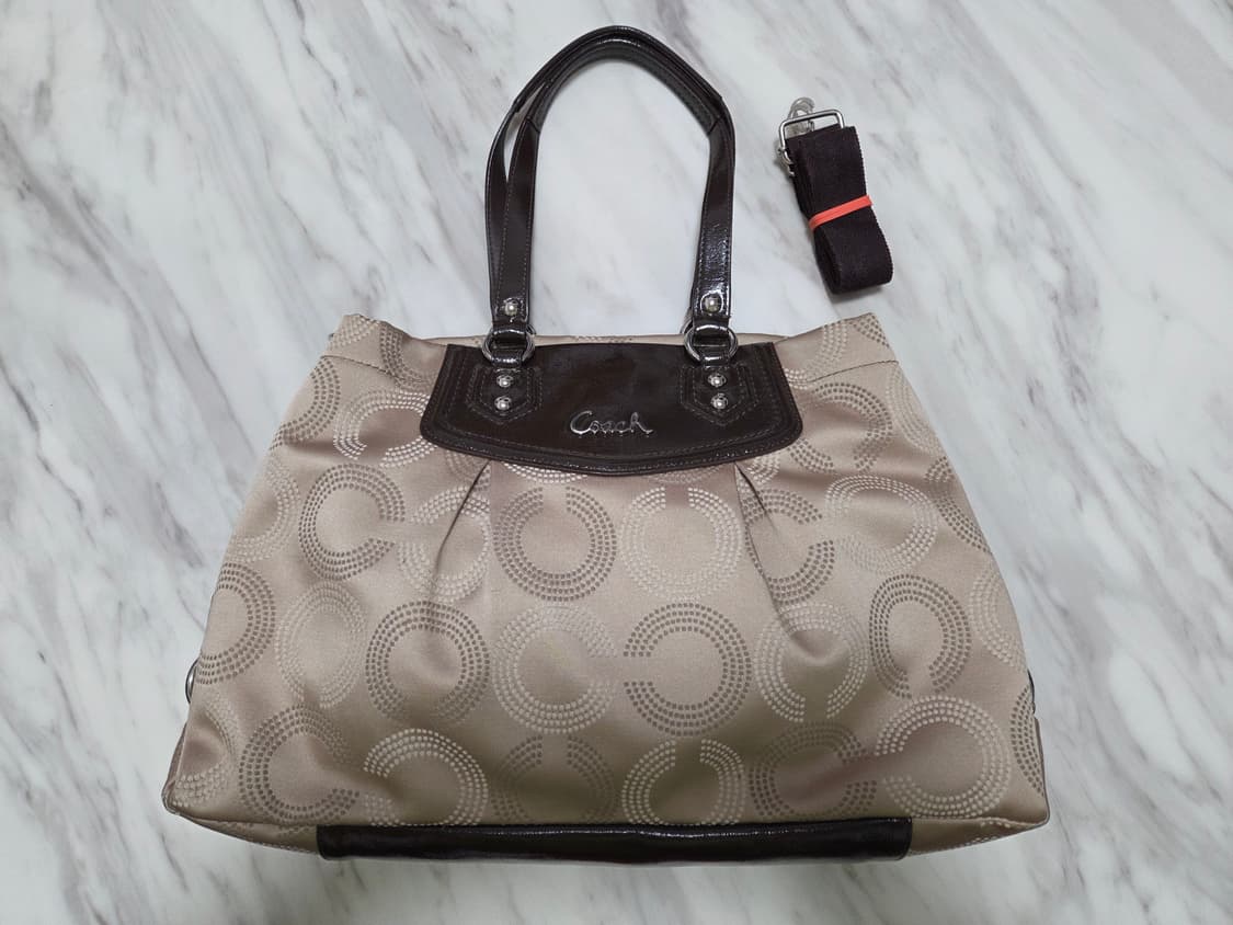 코치 정품 애슐리 닷티드 옵 아트 캐리올 숄더백 상품이미지1
