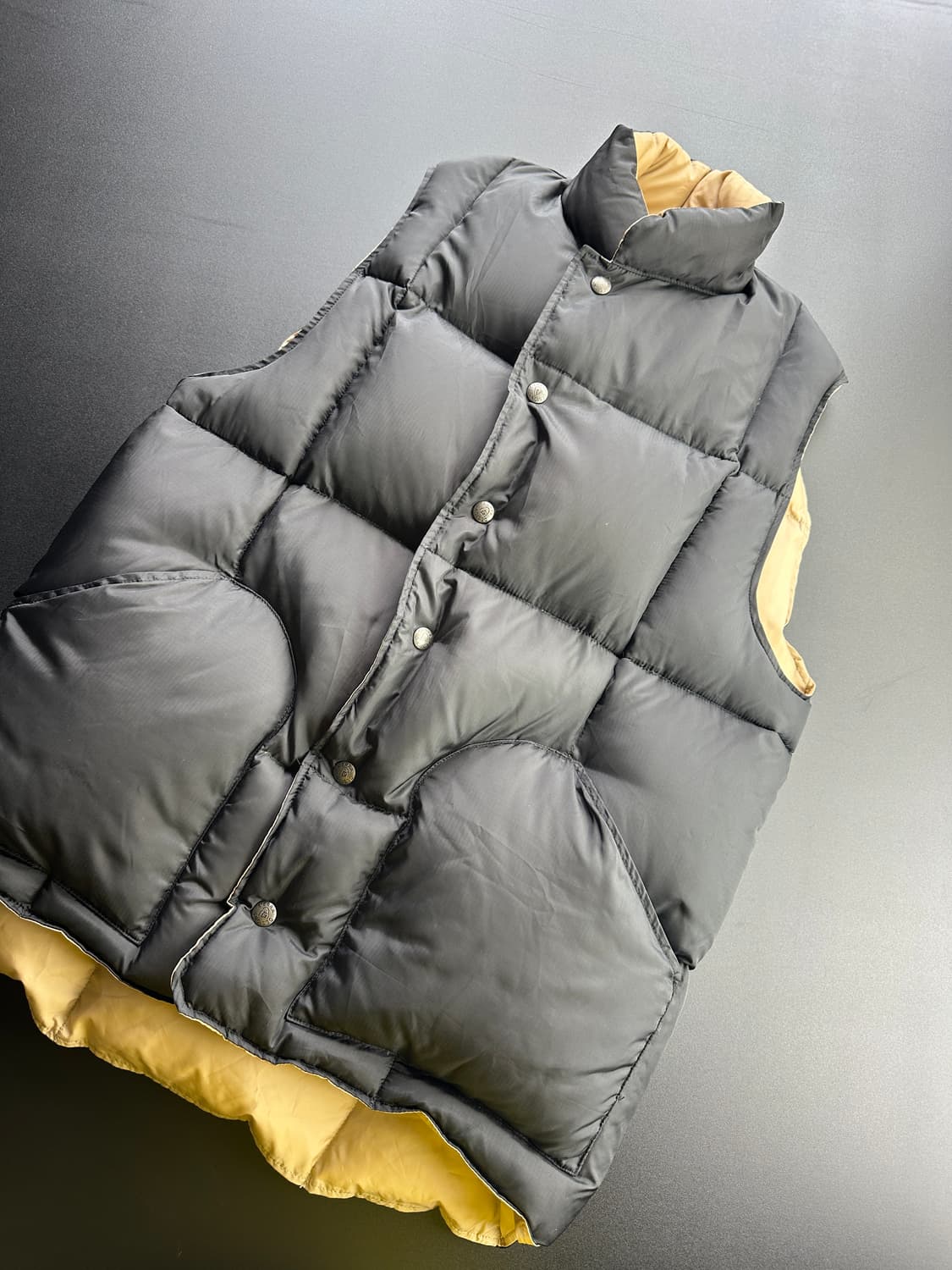 Beams x sierra design down vest 상품이미지3