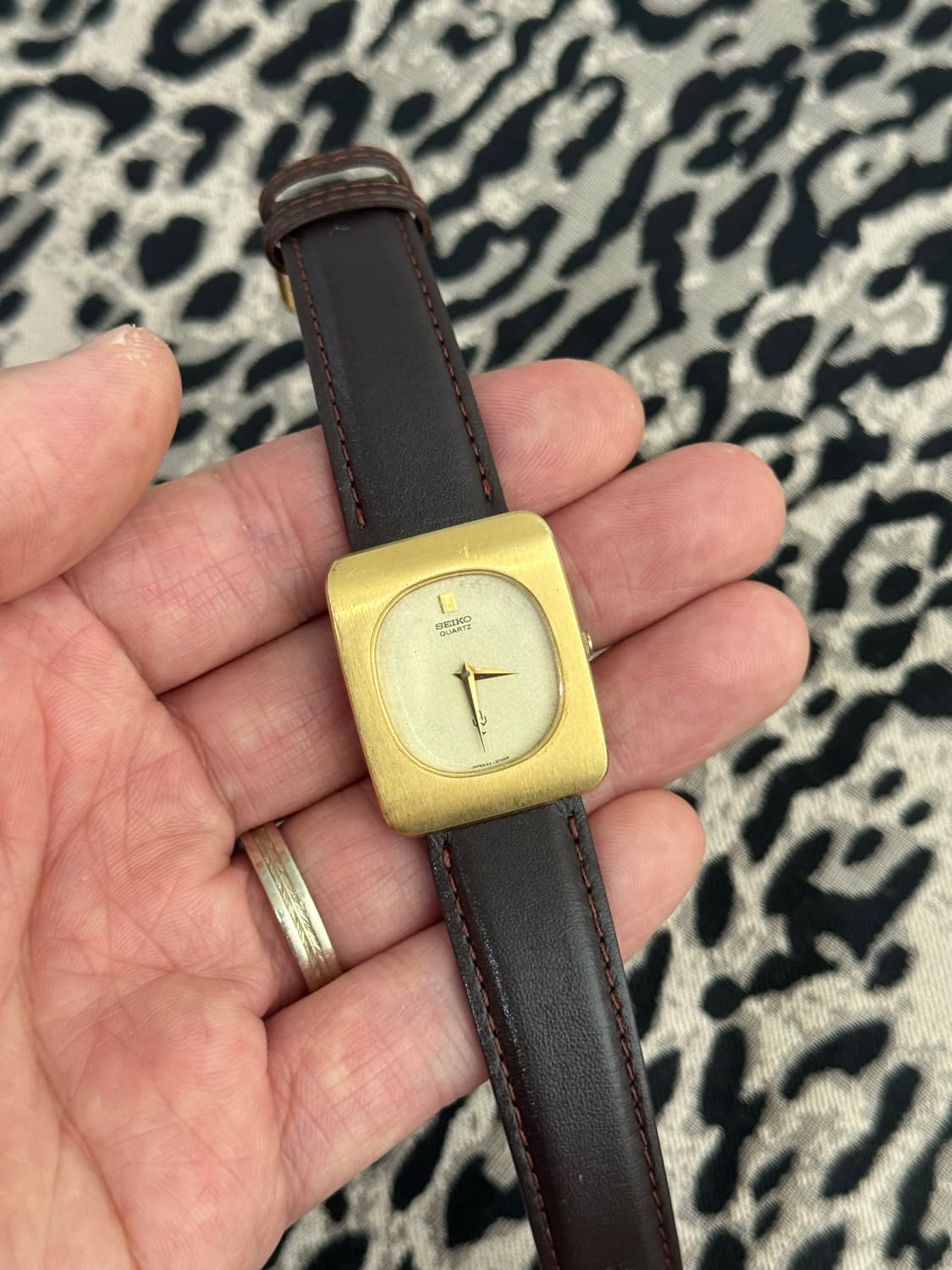 70s 빈티지 세이코 샤리오 골드 쿼츠 희귀 상품이미지8