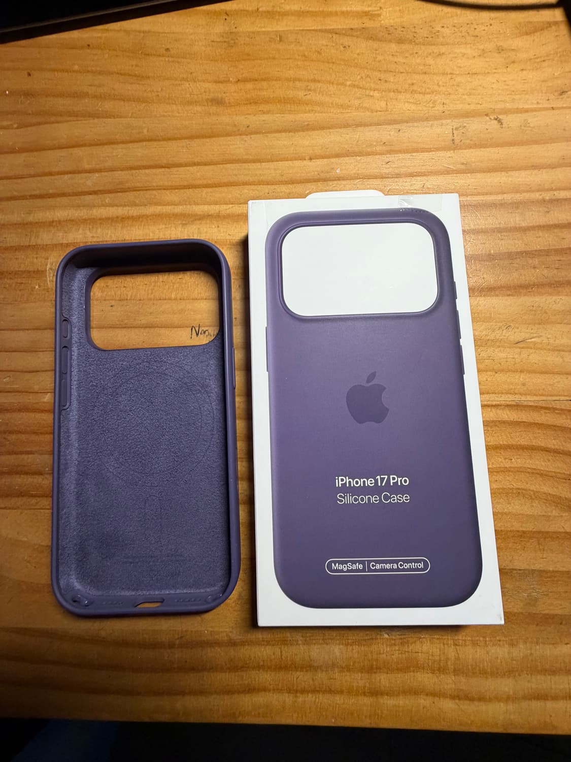아이폰 17 프로 퍼플 케이스  상품이미지2