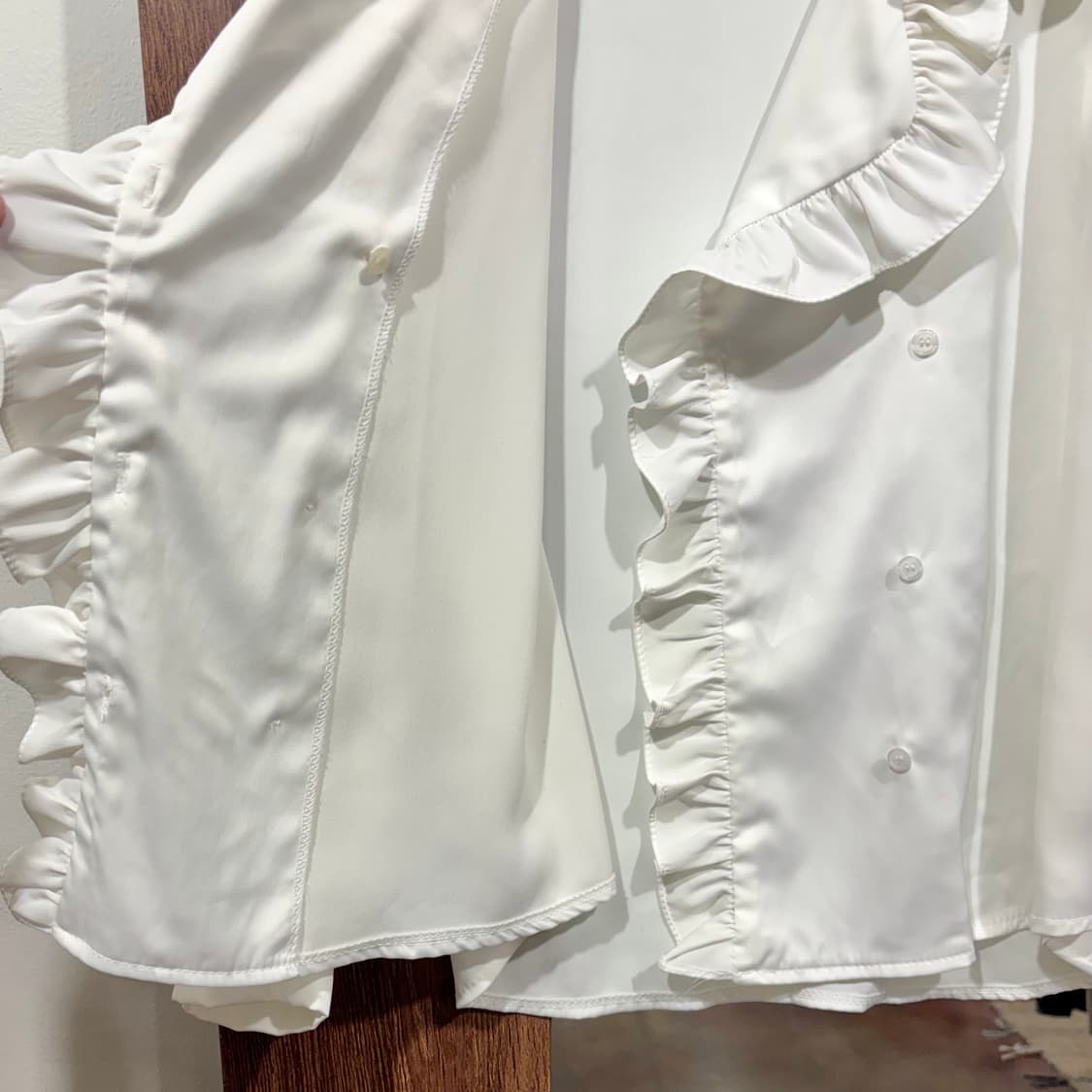 화이트 프릴 빅카라 루즈핏 더블 블라우스 상품이미지6