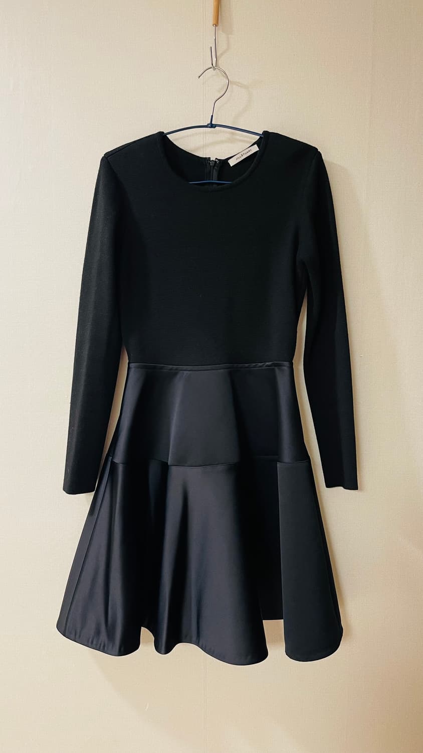 새상품) 질스튜어트 새틴 플레어 니트 블랙 원피스 55 연말룩 하객룩 상품이미지3