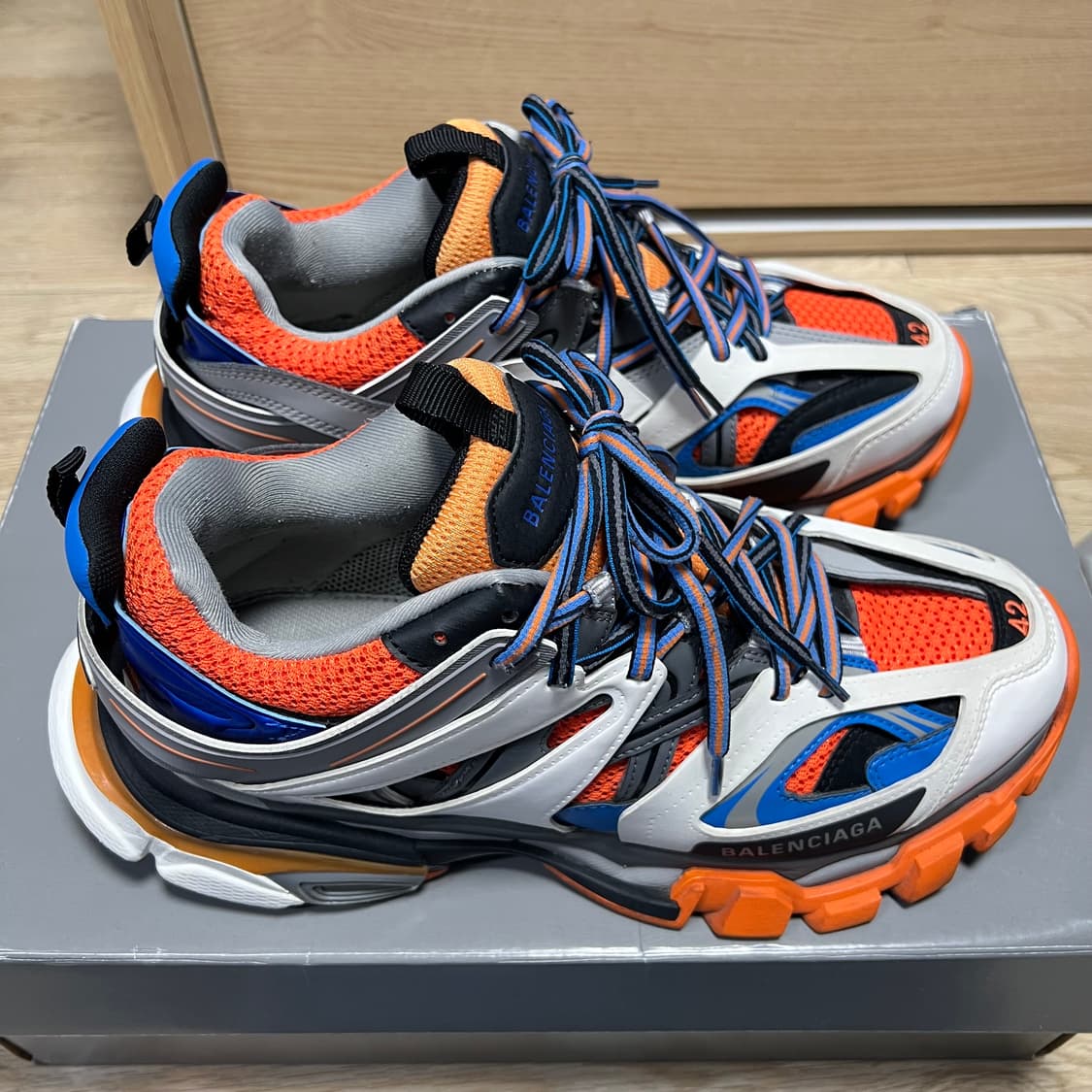 발렌시아가 트랙 스니커즈 오렌지 그레이 42사이즈 상품이미지3
