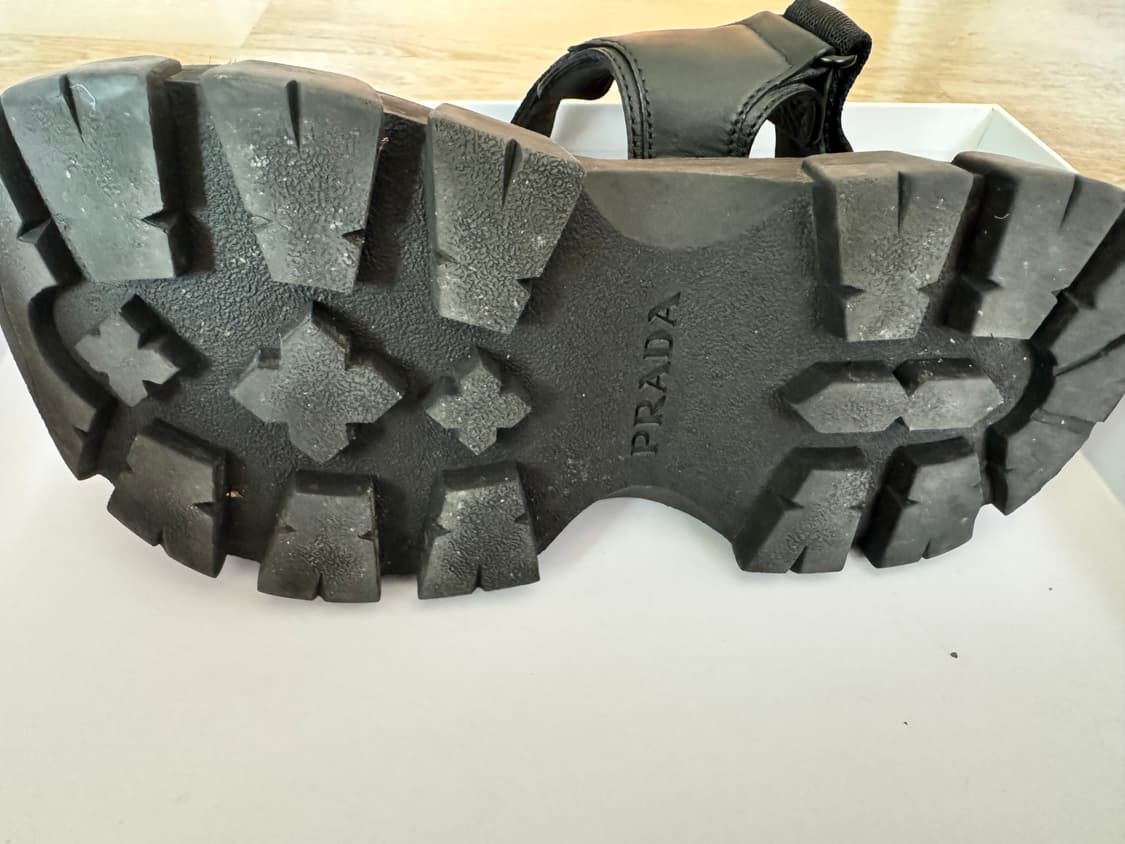 프라다 블랙 플랫폼 샌들 상품이미지3