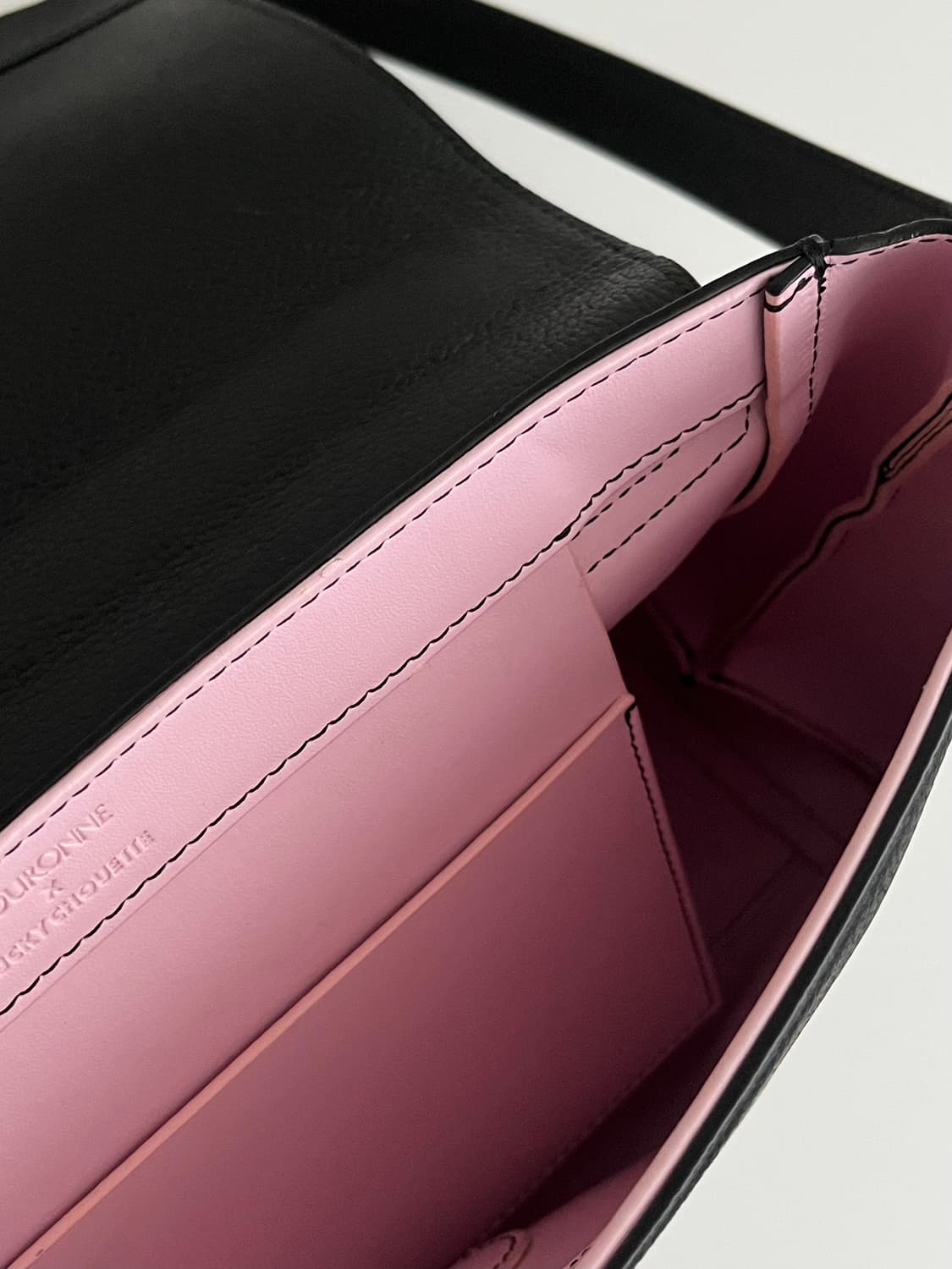 럭키슈에뜨 x 쿠론 크로스백 블랙 상품이미지8