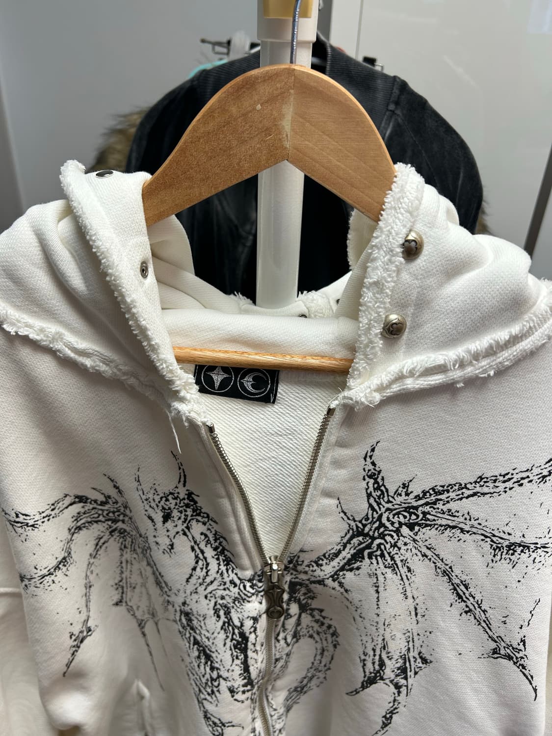 Thug club 드래곤 후드집업 상품이미지3