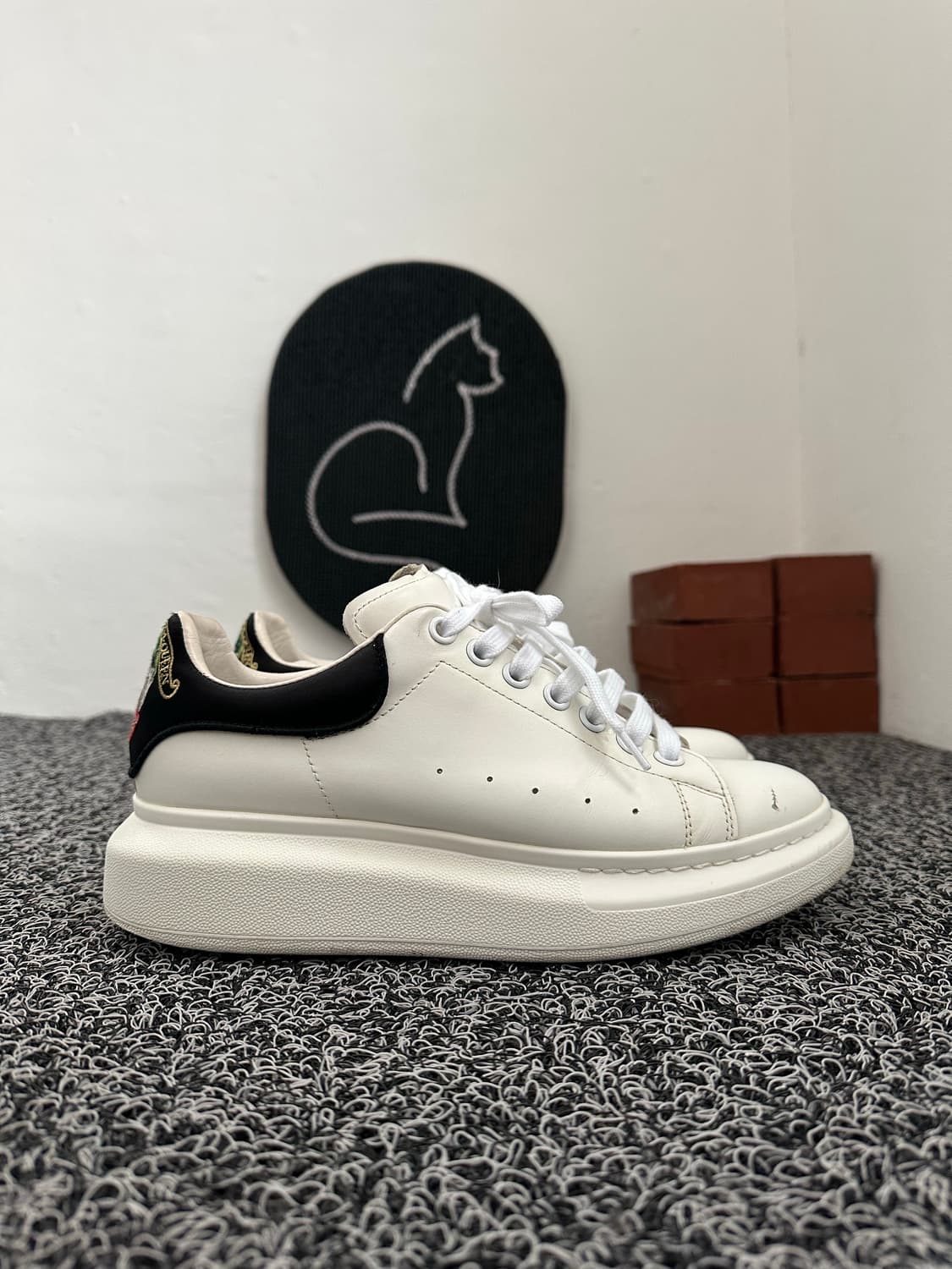 알렉산더 맥퀸 오버솔 스니커즈 40 상품이미지1