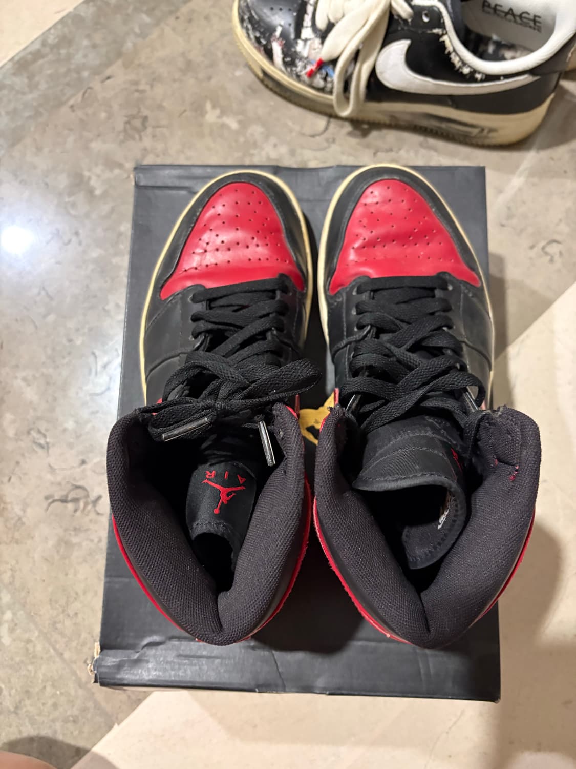 조던1 브레드 미드 63득점 기념 한정 동봉판 상품이미지4