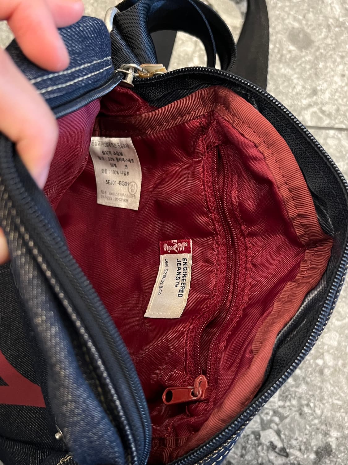 리바이스 엔지니어드 데님 미니 크로스백 처분  상품이미지3