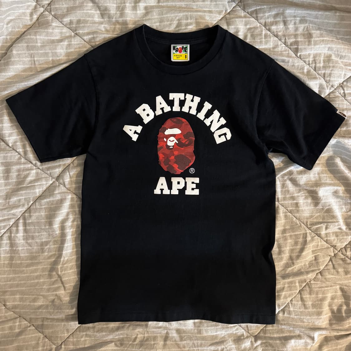 베이프 카모 반팔티 블랙 레드 상품이미지1