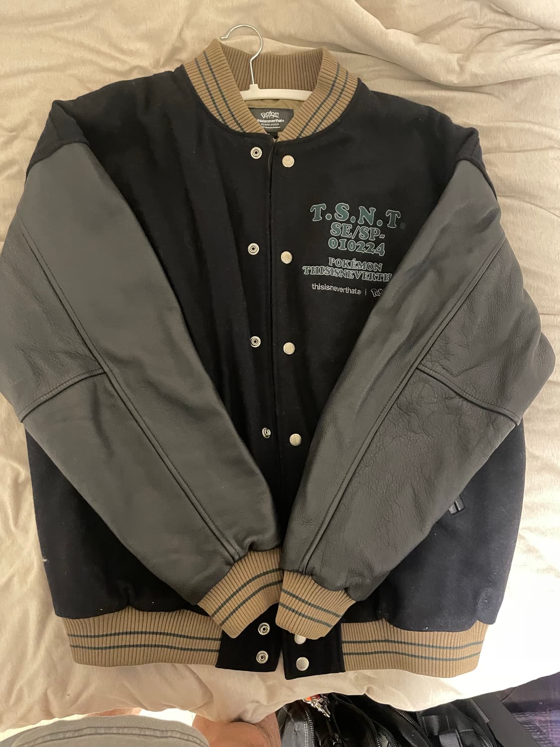 디스이즈네버댓 X 포켓몬스터 리자몽 바시티 자켓 상품이미지1