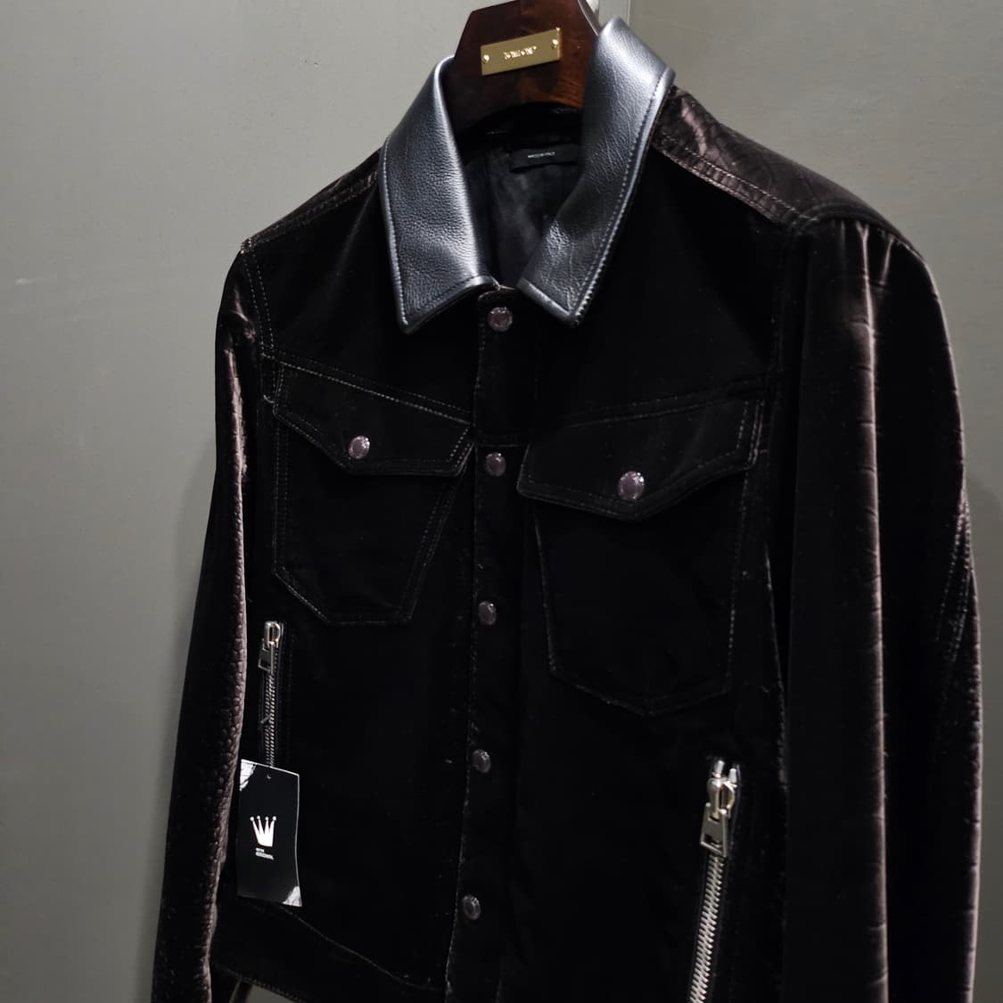 톰포드 크록벨벳 신상 트러커 가죽 카라 자켓 상품이미지4