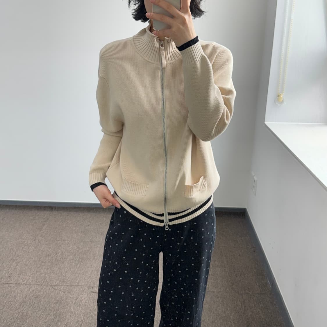 Matin Kim 마땡킴 블랙 아이보리 배색 니트 집업 상품이미지2