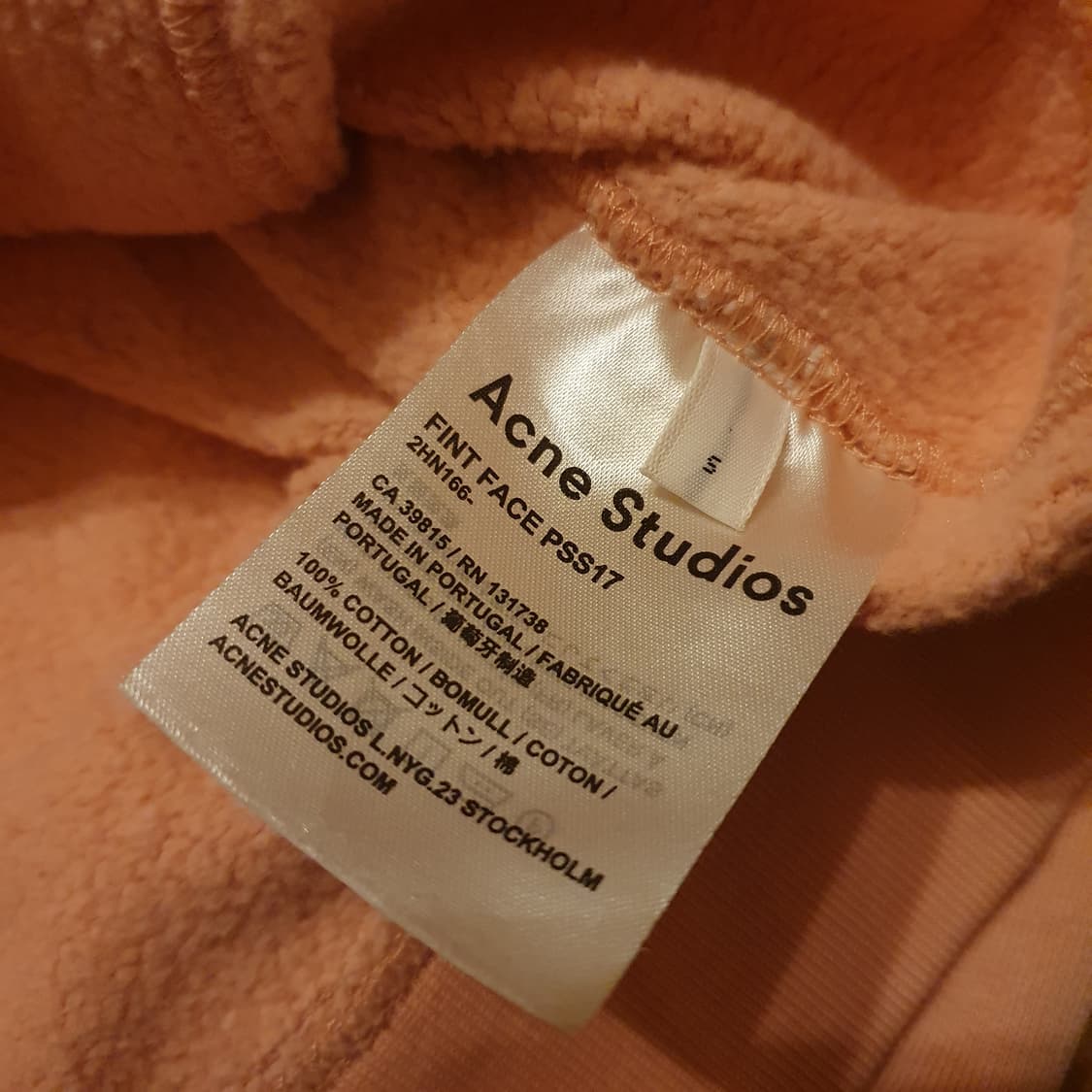 아크네 핀트페이스 맨투맨 상품이미지3