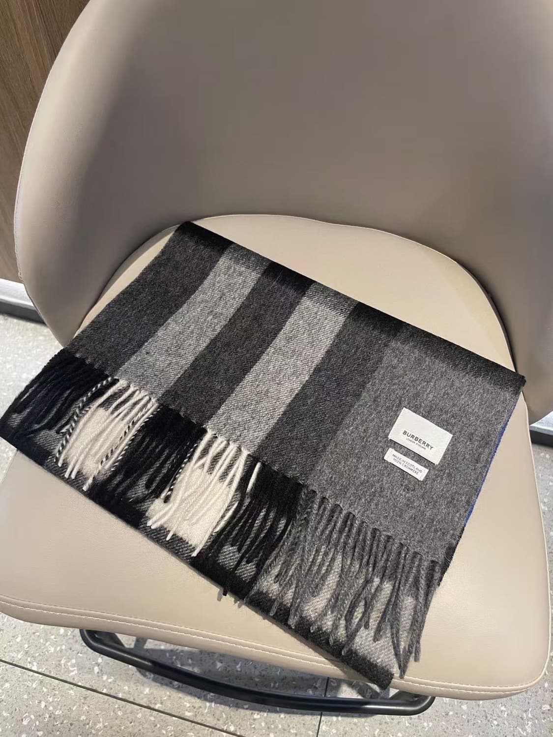 버버리숙녀 리버서블 스카프
 상품이미지1