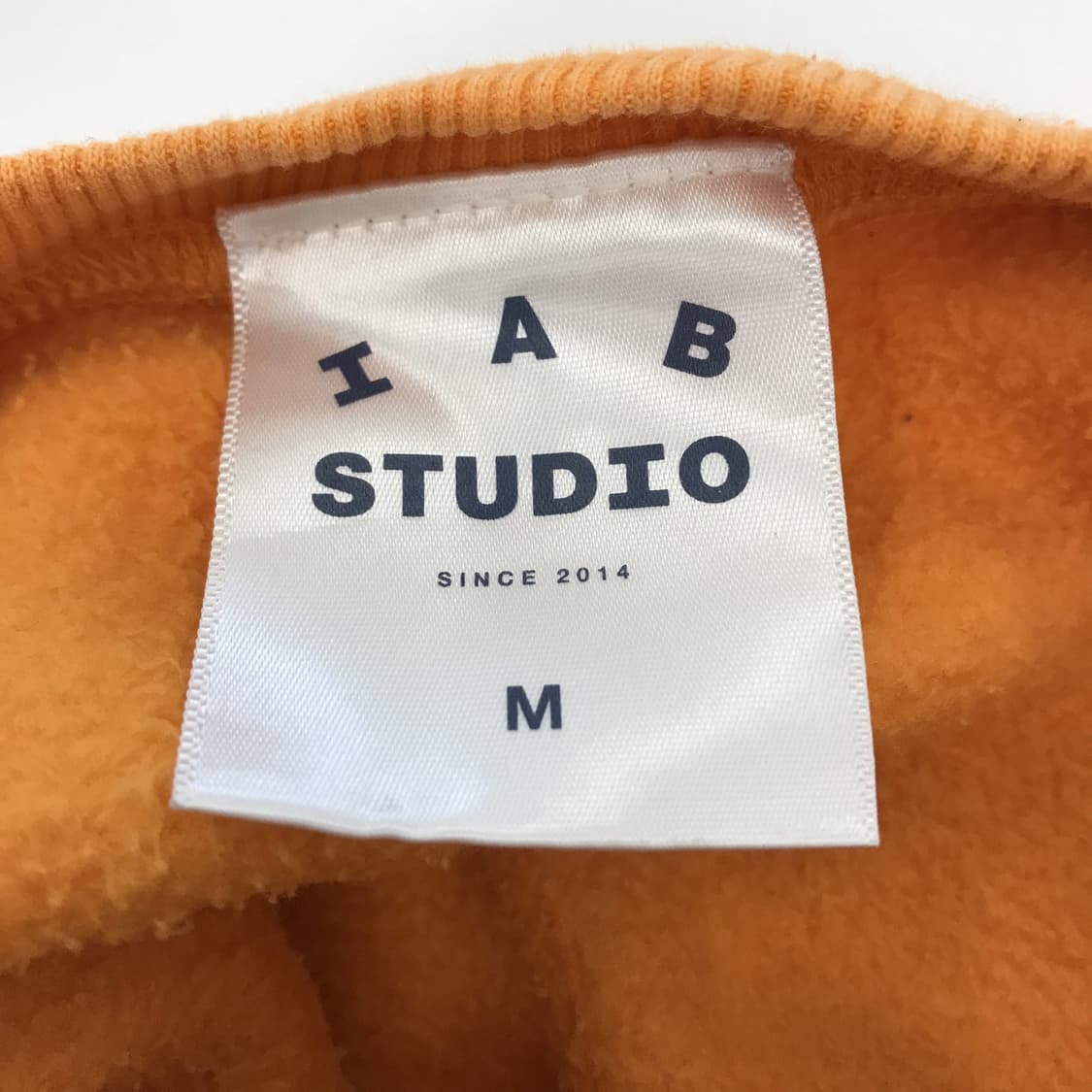 아이앱스튜디오 x 두산 스웻셔츠 맨투맨 [M] 상품이미지5