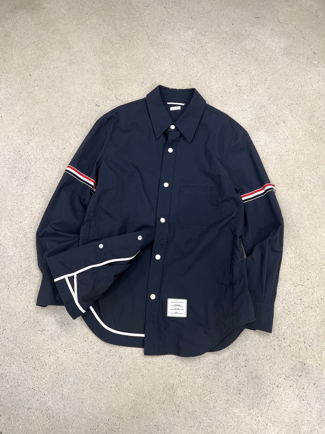 톰브라운 네이비 암밴드 셔츠 자켓 상품이미지1