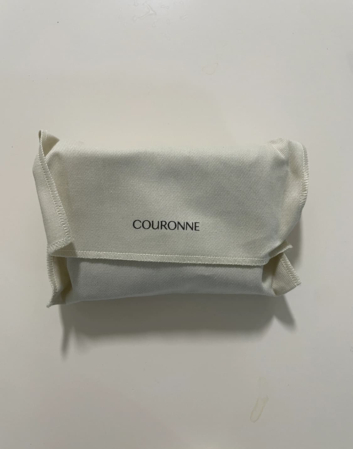 쿠론 여성용 클로이 캣 숄더 명함 지갑 상품이미지2