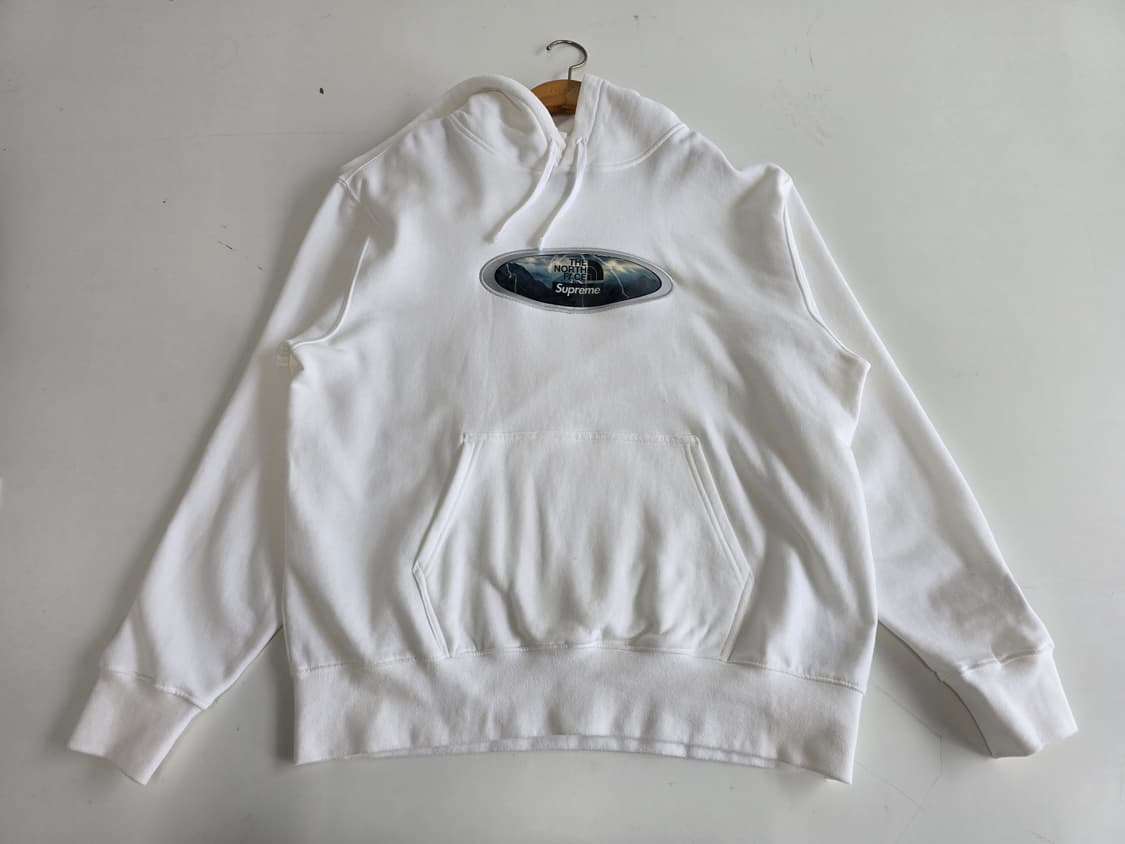 노스페이스 x 슈프림 렌티큘러 마운틴 후드티 화이트 상품이미지1