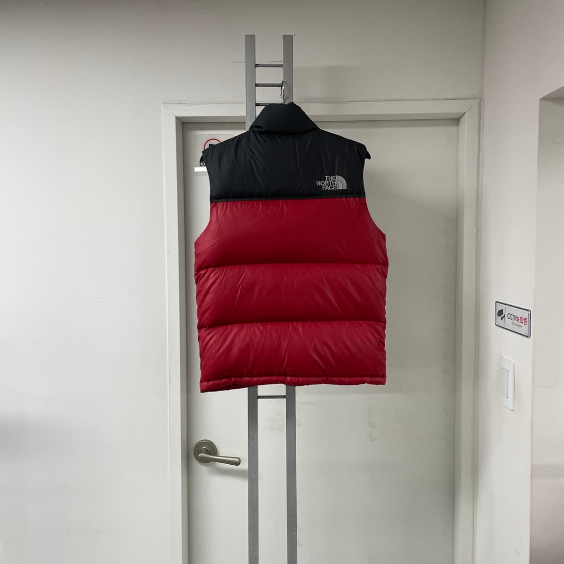 노스페이스 700 패딩 조끼 레드 85 상품이미지7