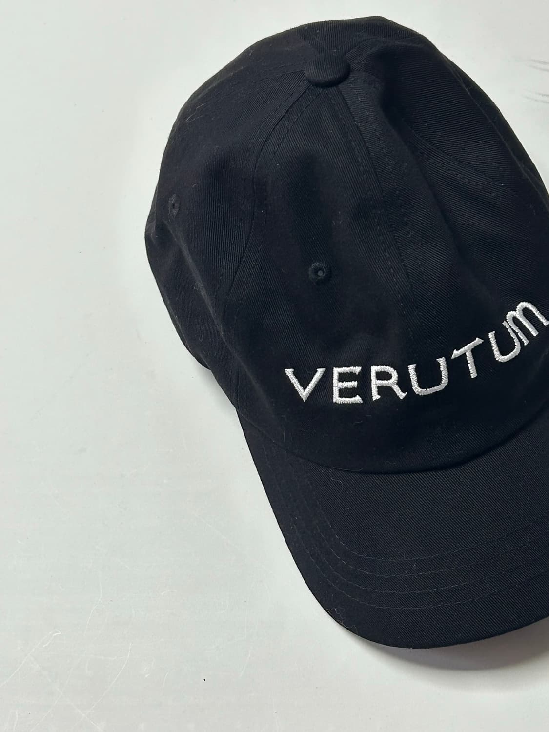 베루툼 시그니처 로고 볼캡 블랙 상품이미지2