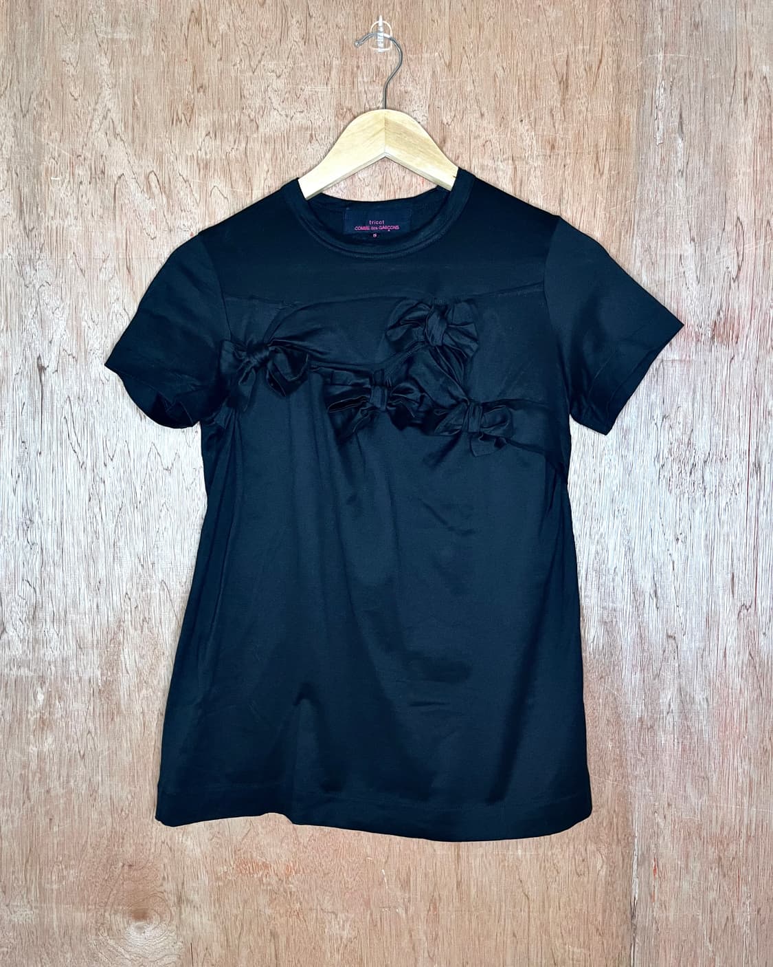 꼼데가르송 트리콧 블랙 새틴 리본 보우 티셔츠 상품이미지1