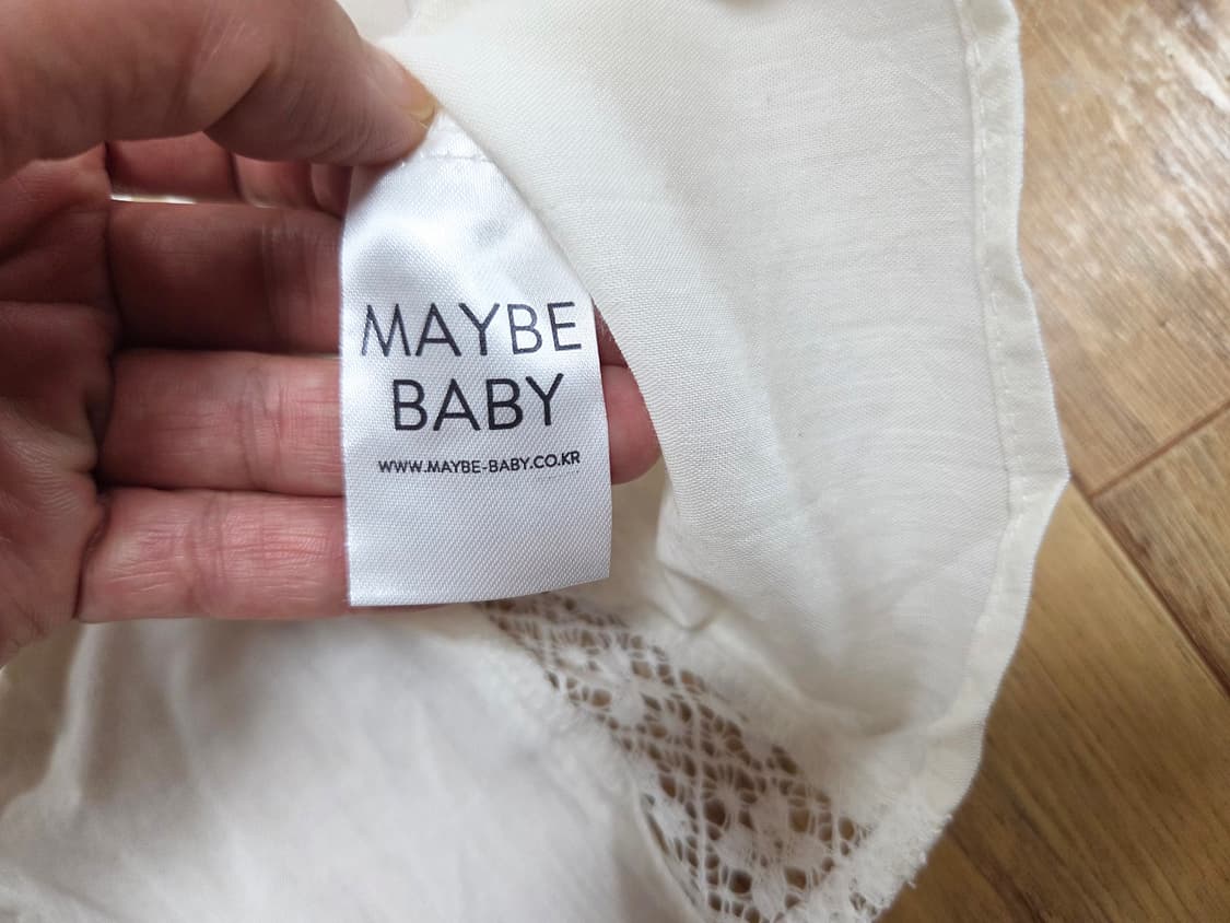 메이비베이비(MAYBEBABY) 디어리스트 퍼프소매 블라우스 새상품 상품이미지4