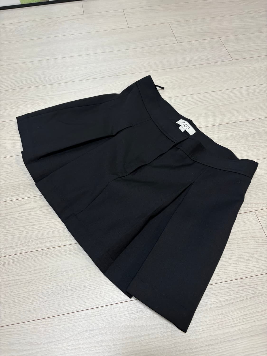 COS 로우라이즈 플리츠 미니 스커트 36(26인치) 상품이미지2