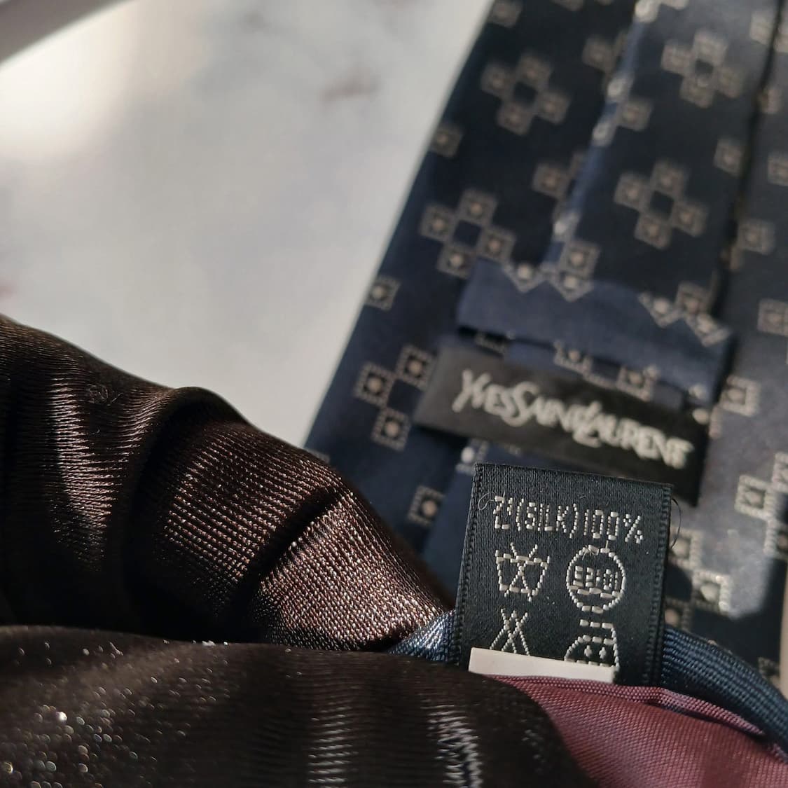 입생로랑 실크 네이비 자카드 패턴 넥타이 9.4cm A~B등급 E760
 상품이미지7