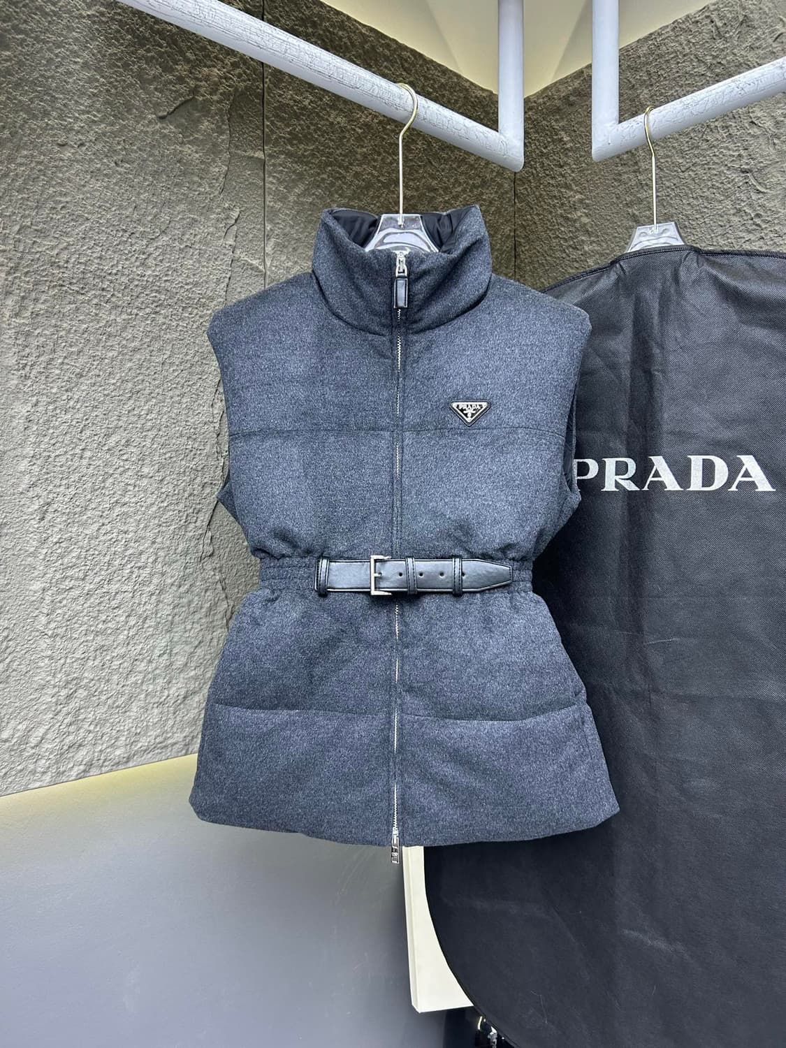 프라다 여성 블루종 볼륨 자켓 패딩 상품이미지1