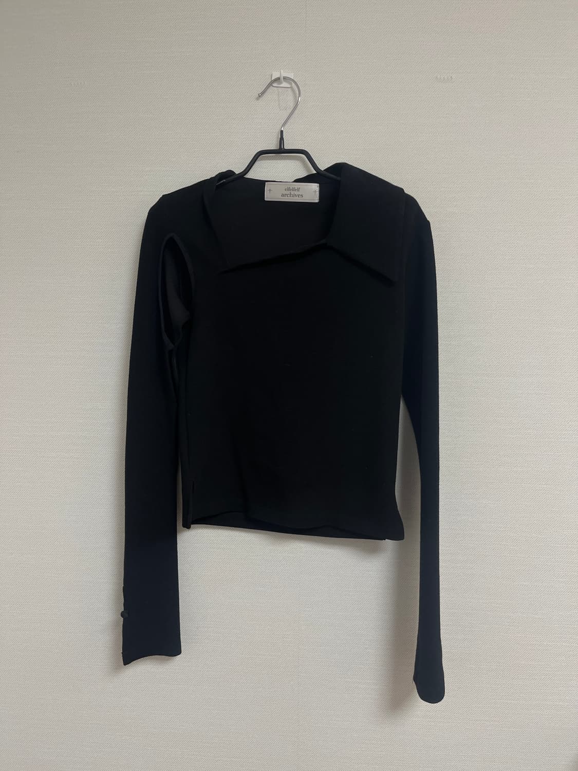 elfelfelf 컷아웃 긴팔 티셔츠 상품이미지1